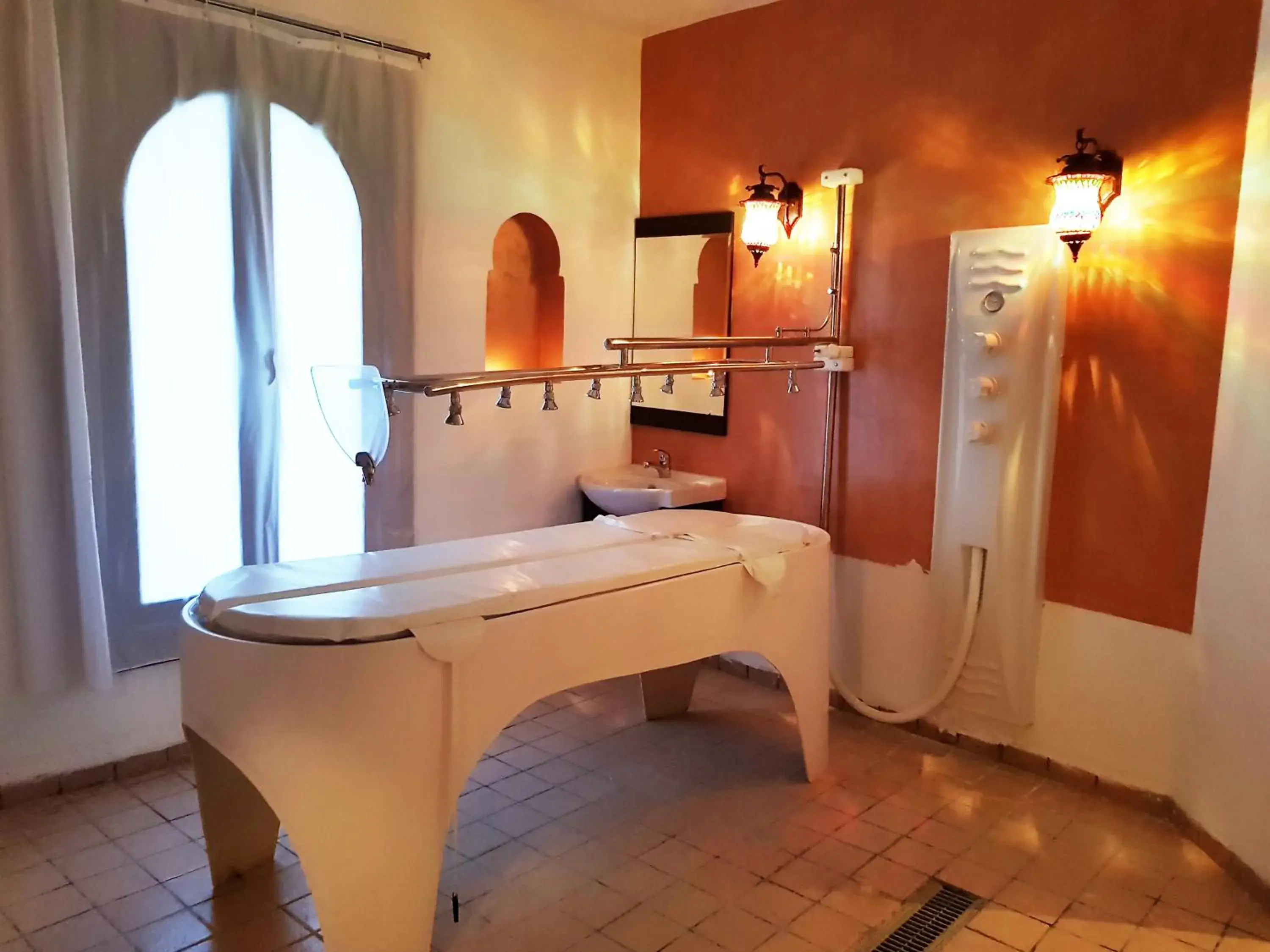 Hot Spring Bath, Bathroom in Hotel Orient Palace