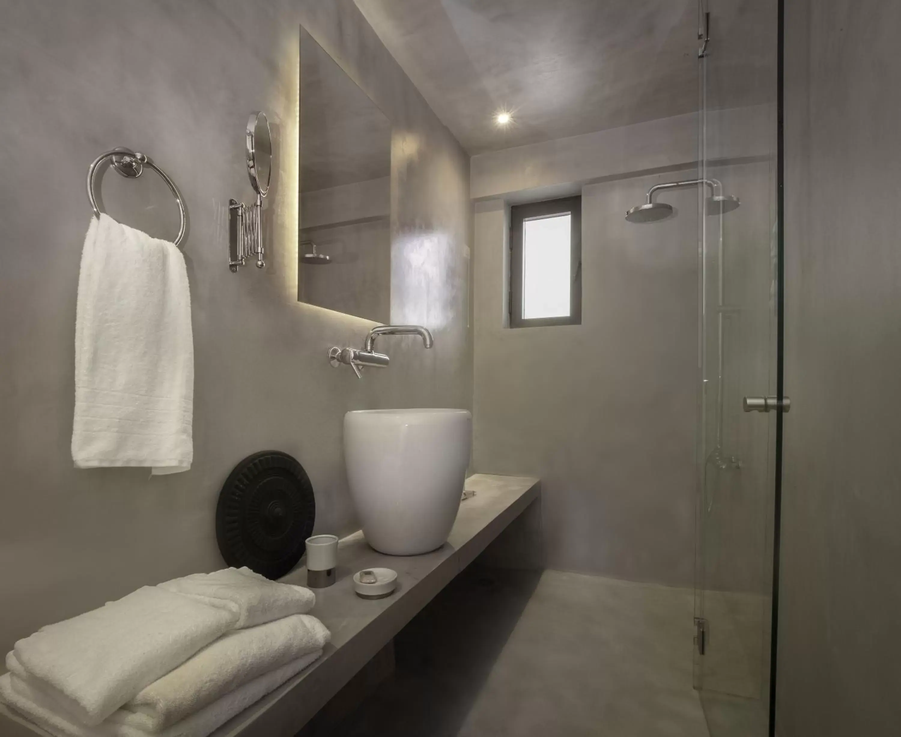 Bathroom in St George Lycabettus Lifestyle Hotel