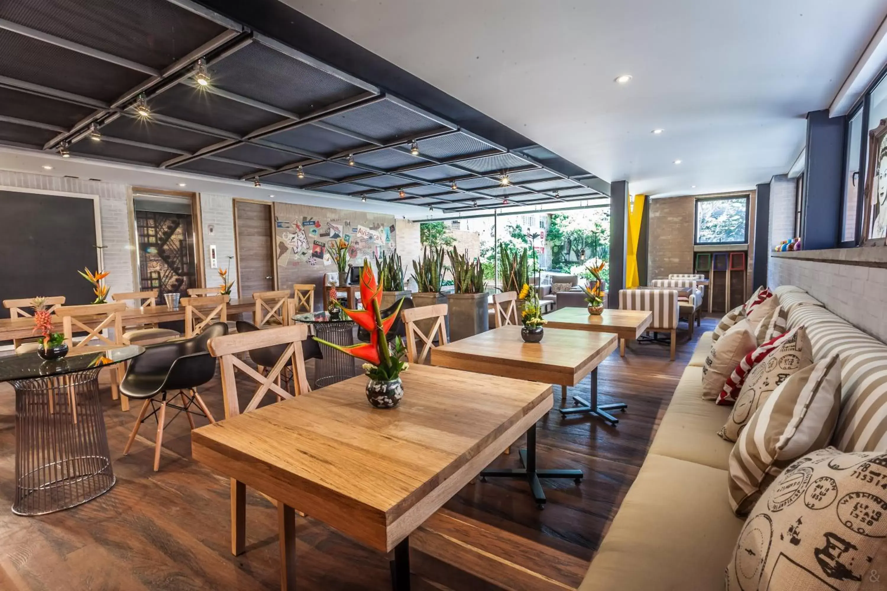 Restaurant/places to eat in Mika Suites Restaurant/places to eat in Mika Suites