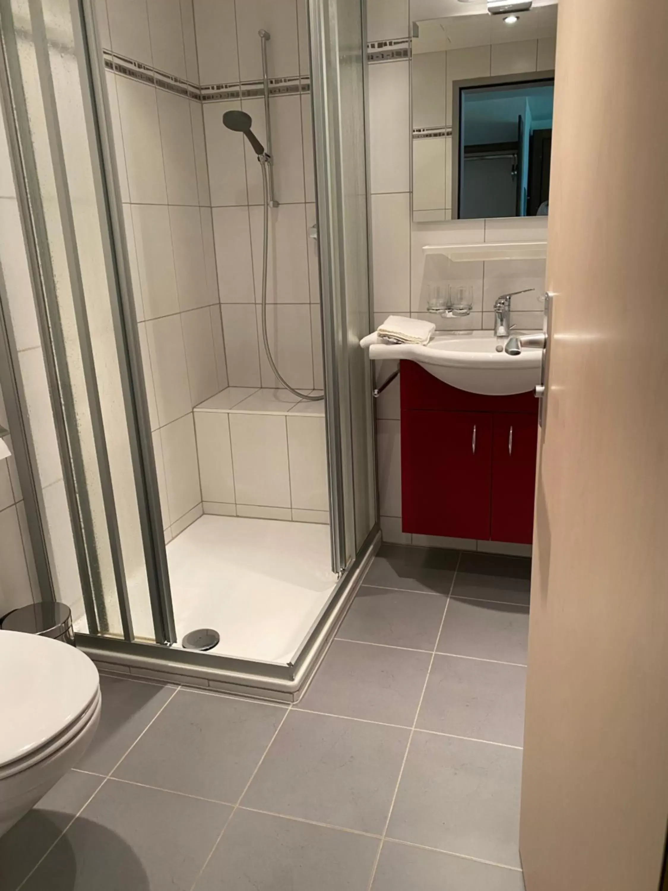 Shower, Bathroom in Hotel Kristall-Saphir Superior