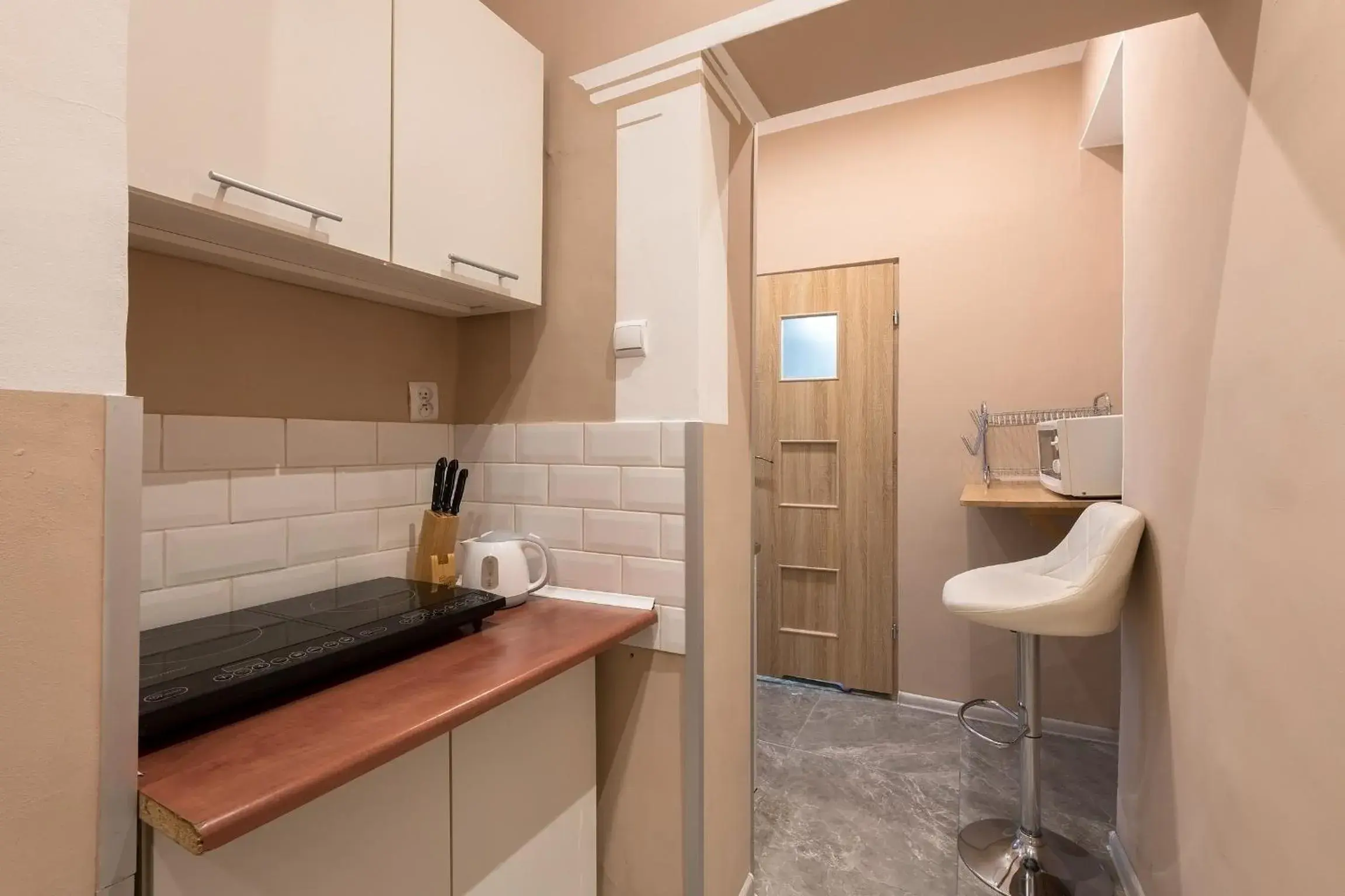 Kitchen or kitchenette, Bathroom in Queen Apartments