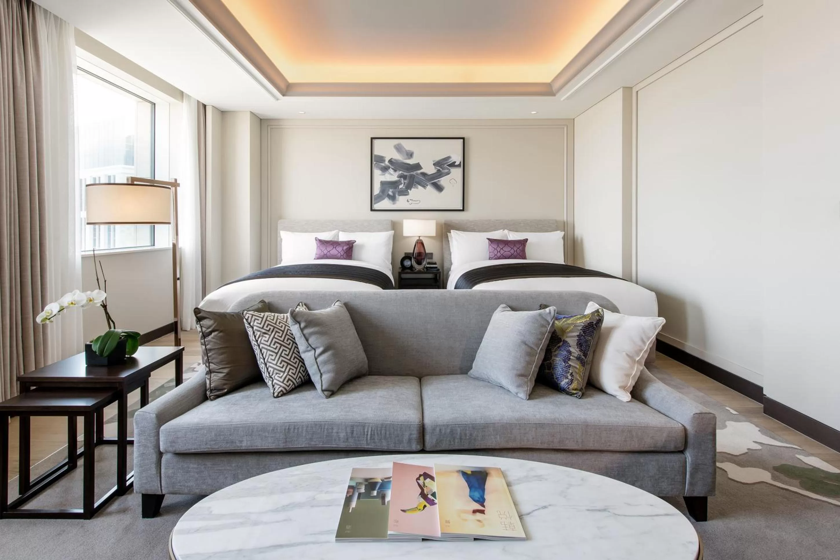 Photo of the whole room in Paradise City