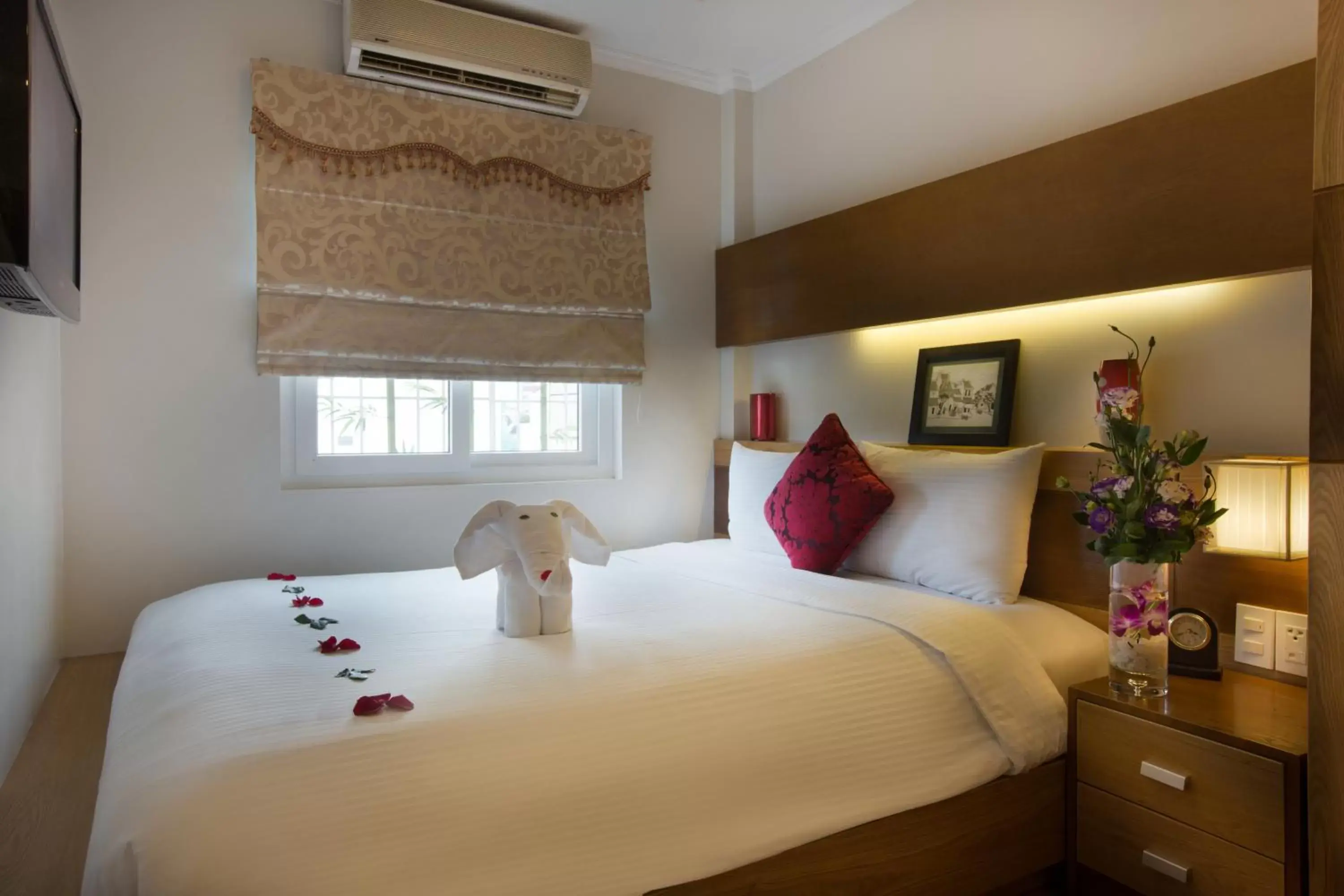 Bed in Eliana Ruby Hotel & Travel - Formerly La Storia Ruby