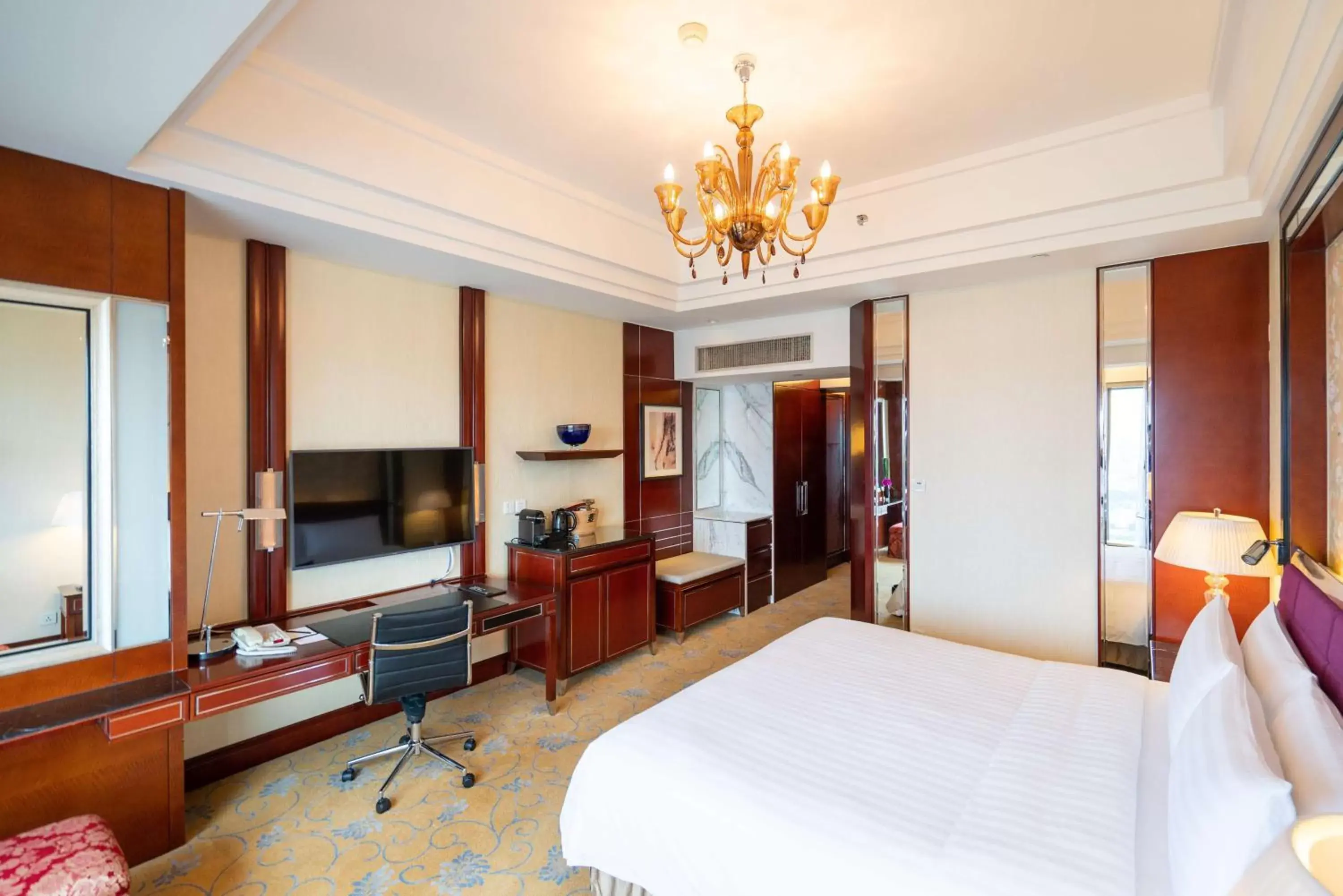 Photo of the whole room in Shangri-La Guangzhou