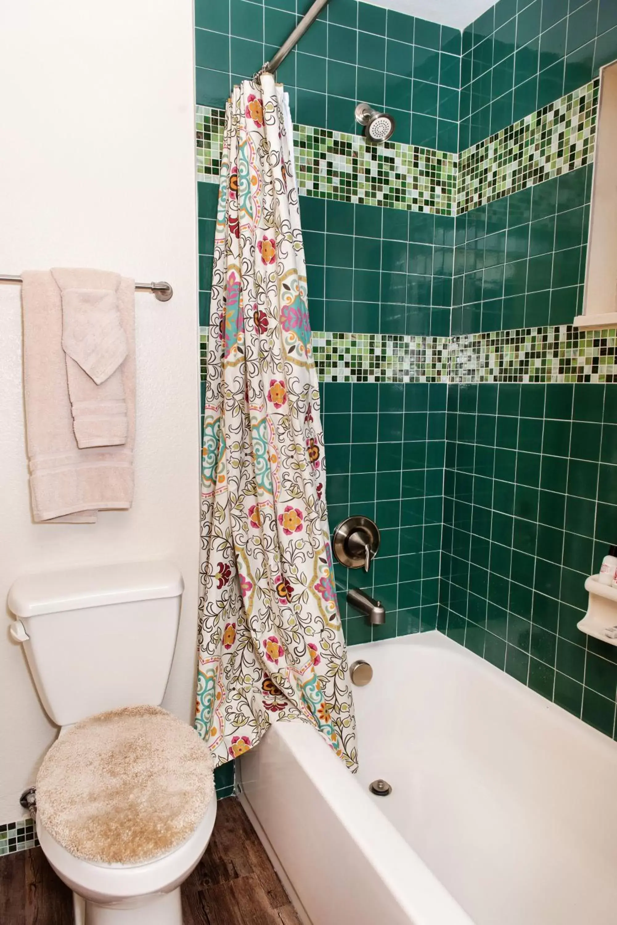 Bathroom in Red Wing Motel