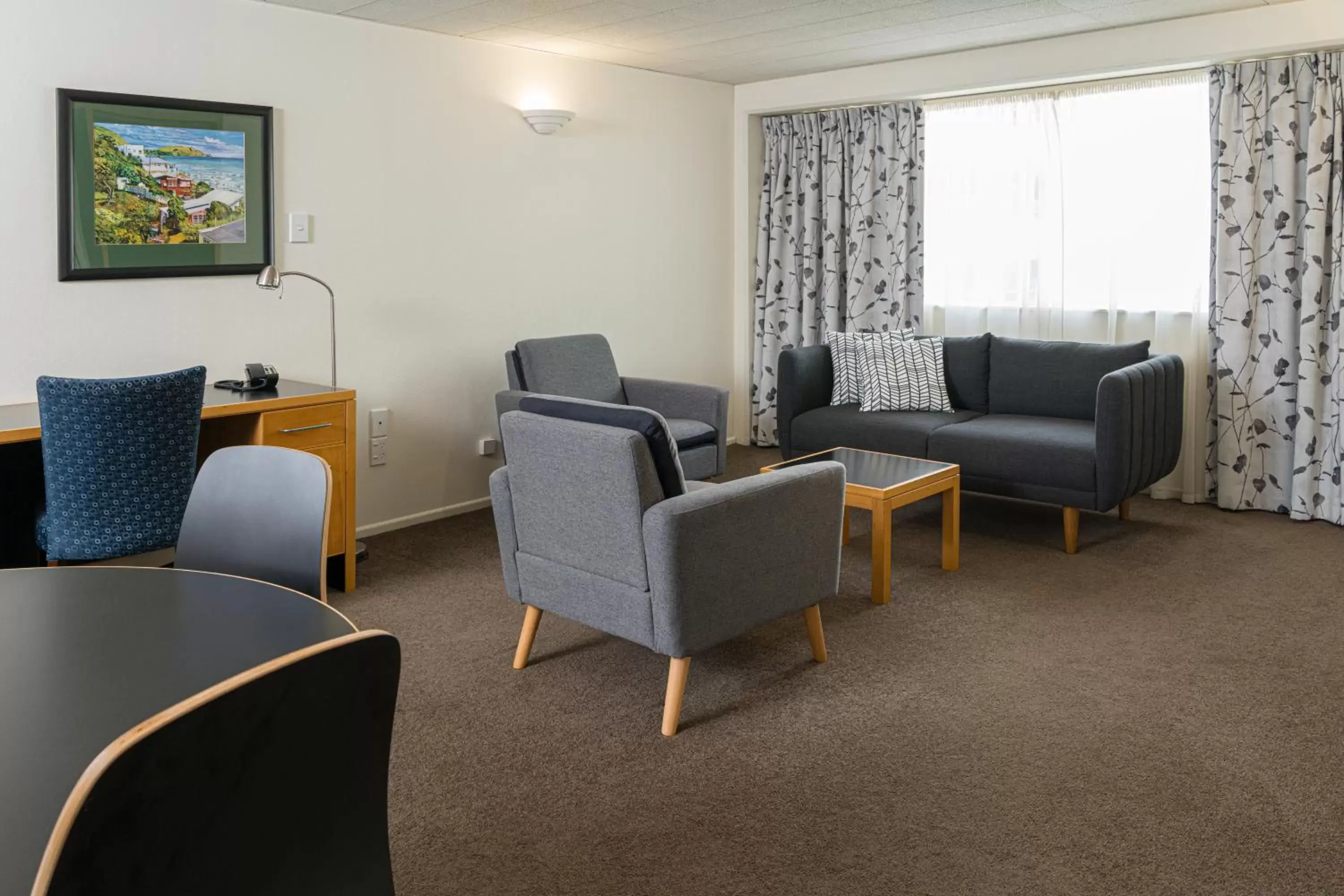 Living room, Seating Area in West Plaza Hotel