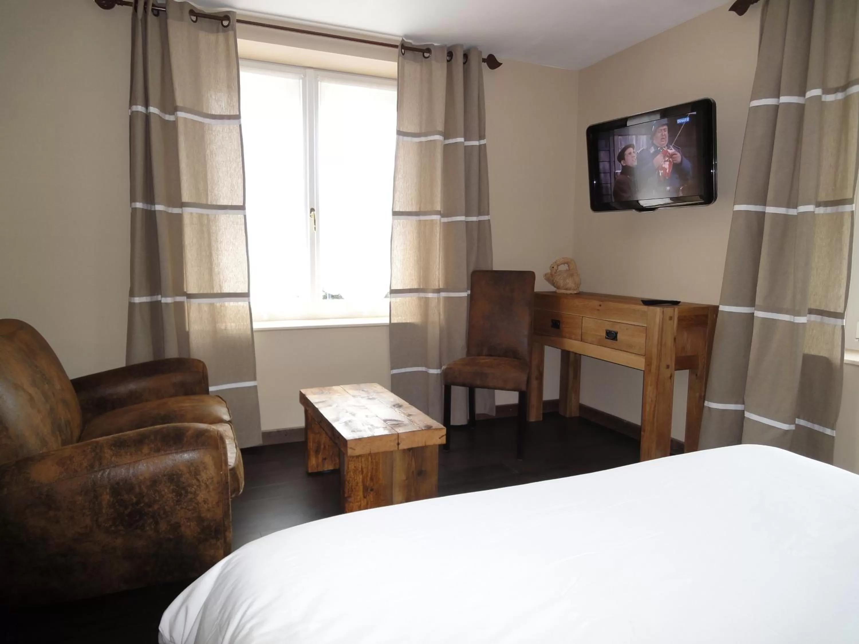 Photo of the whole room, Bed in Les Loges Du Parc