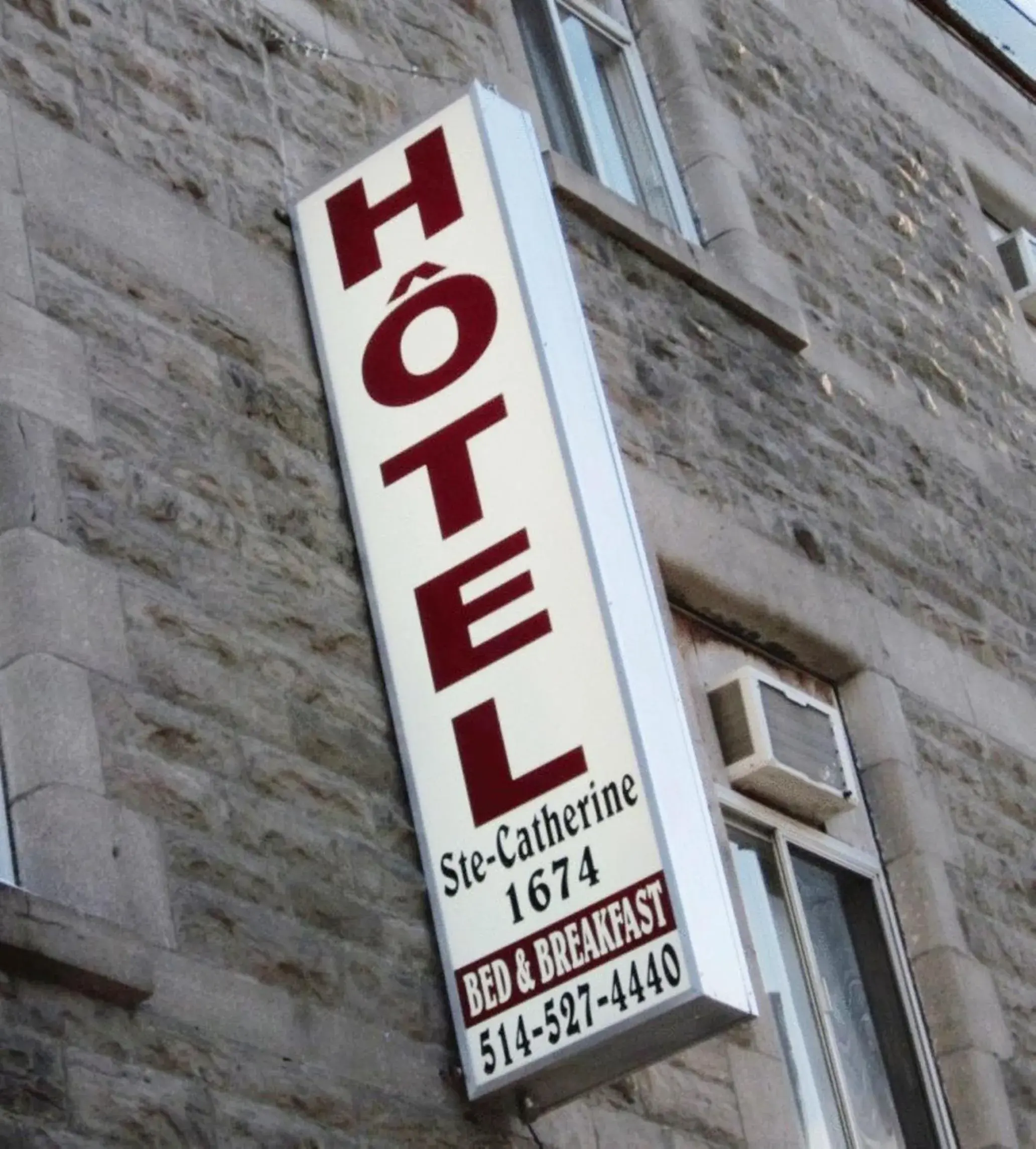 Facade/entrance in Hotel Ste-Catherine