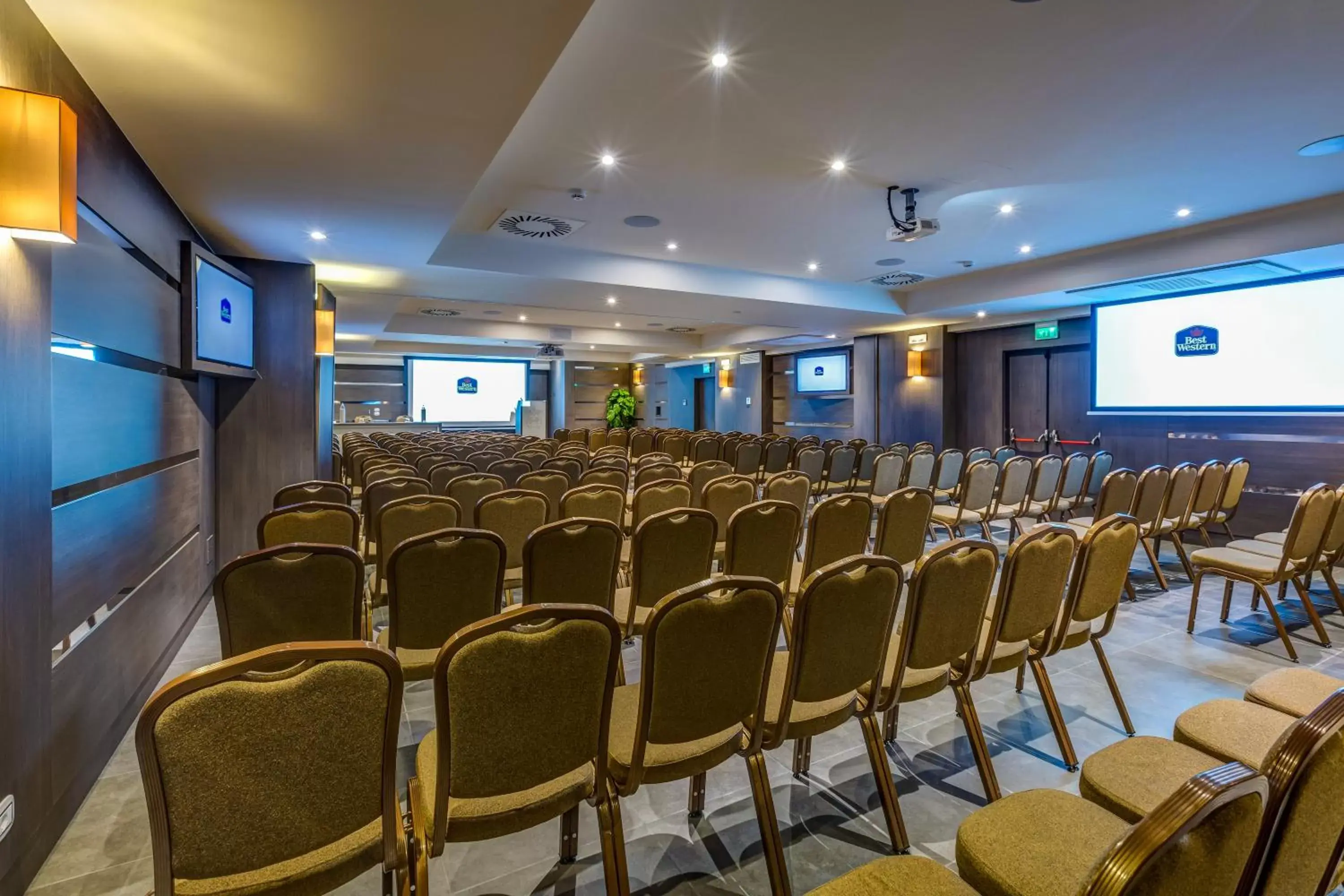 Business facilities in Best Western Plus Hotel Perla Del Porto