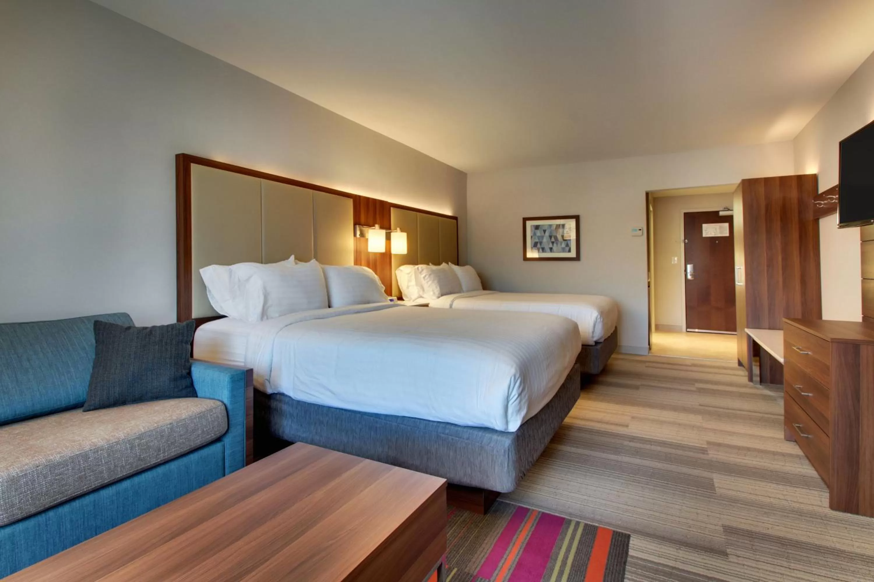 Photo of the whole room, Bed in Holiday Inn Express & Suites Helen by IHG