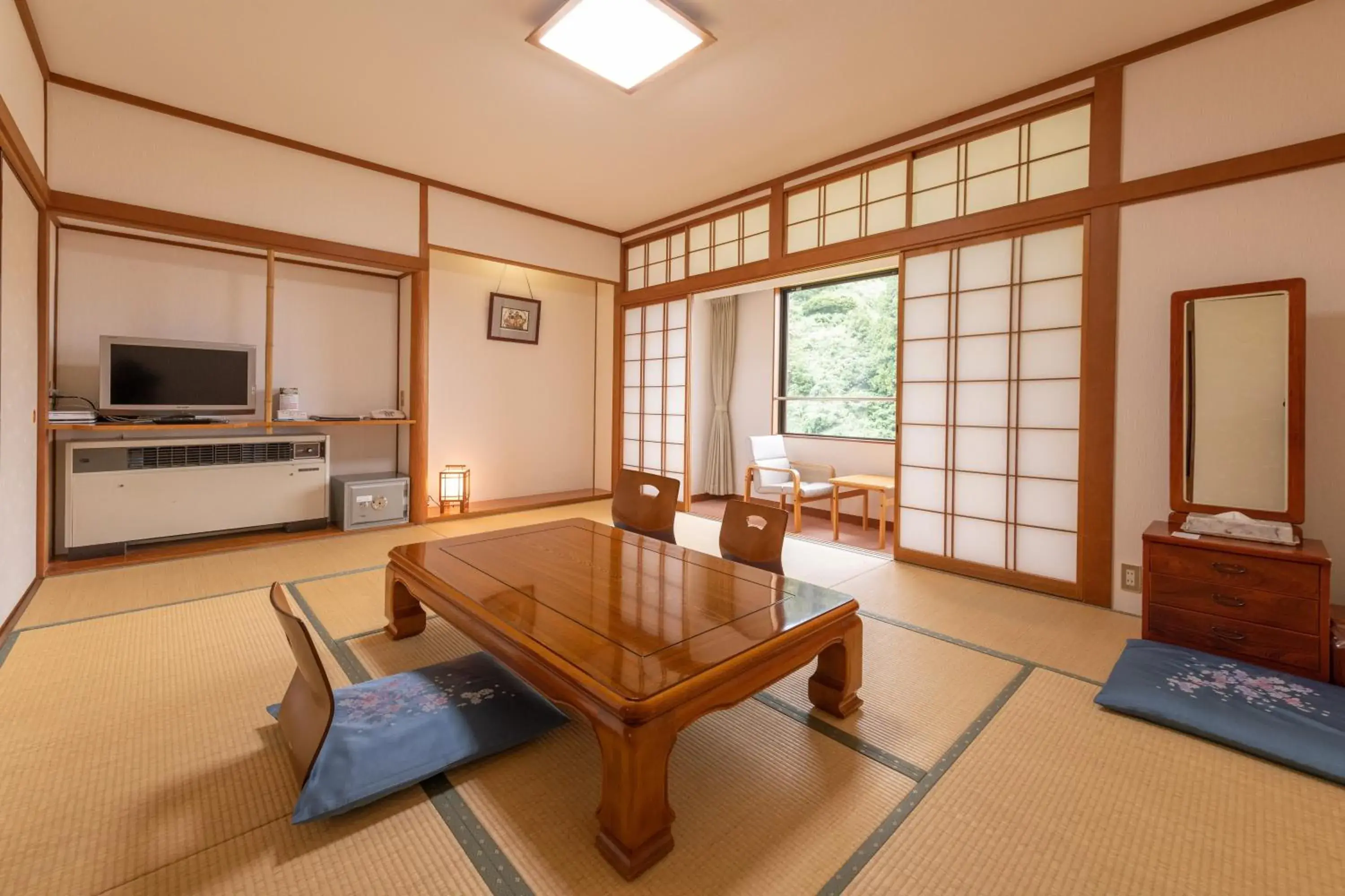 Photo of the whole room in Yuzawa Toei Hotel Photo of the whole room in Yuzawa Toei Hotel