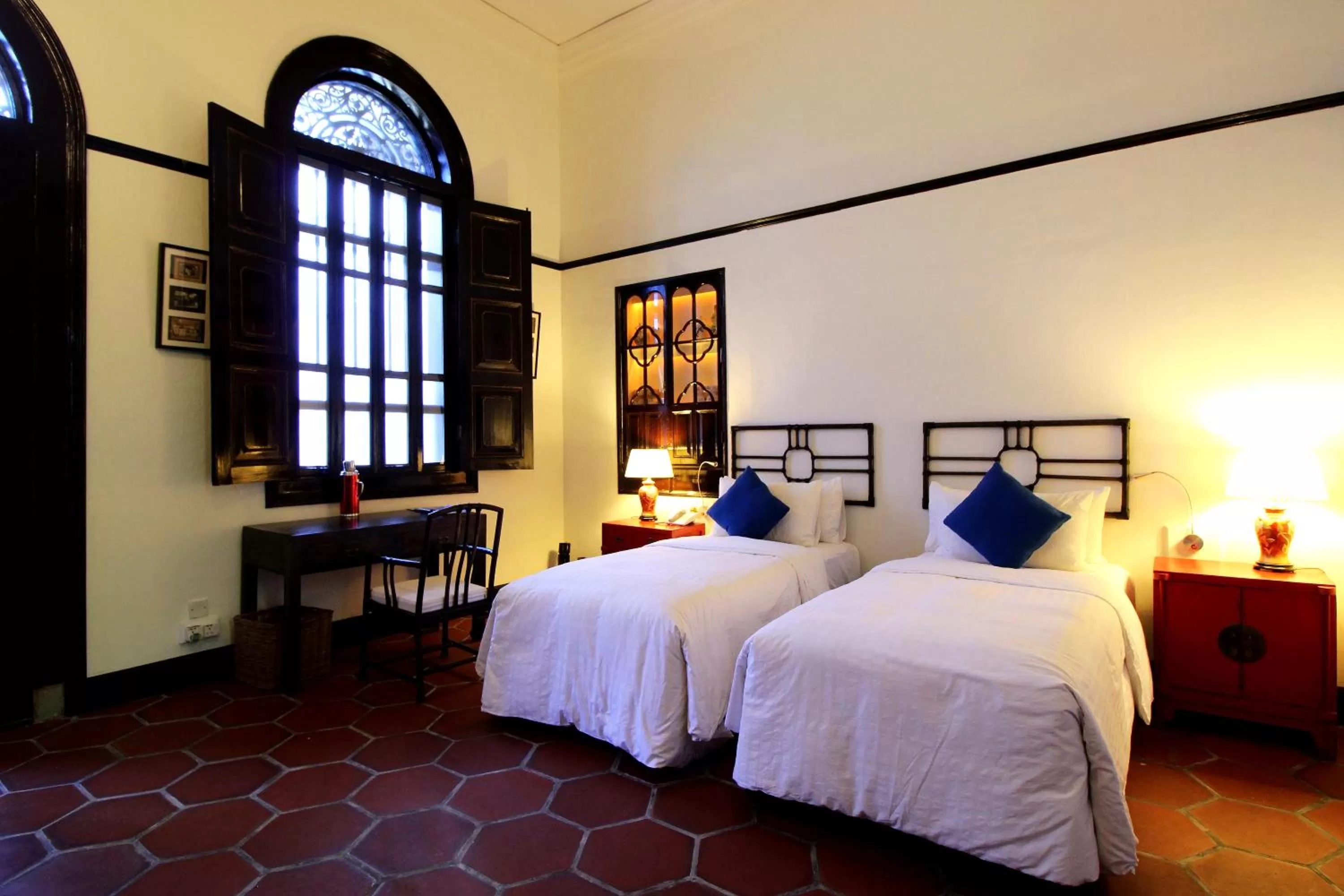 Bedroom, Bed in Cheong Fatt Tze - The Blue Mansion