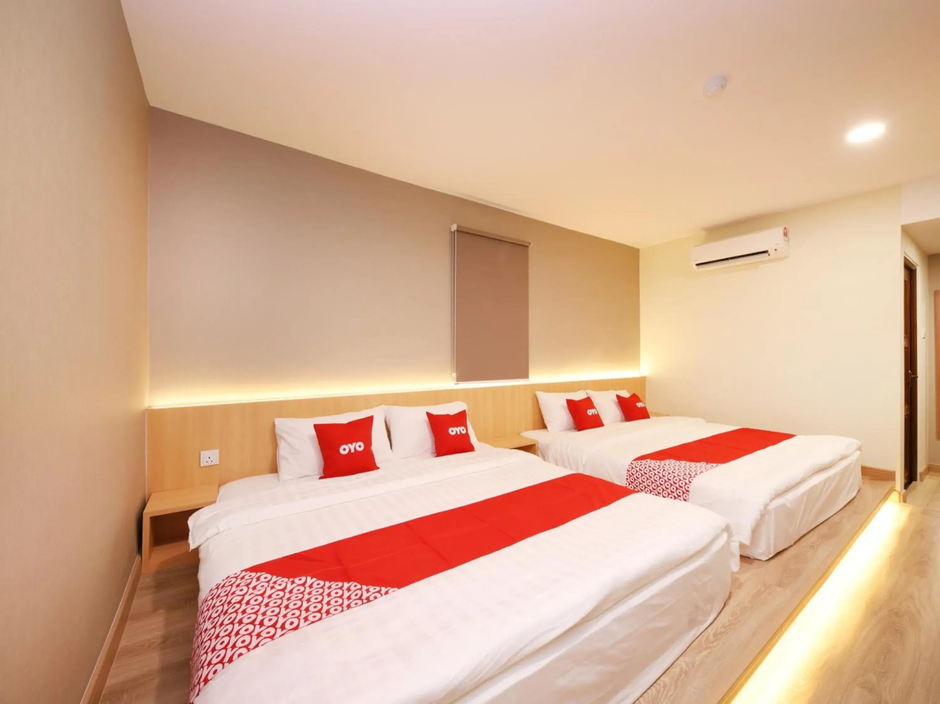 Property building, Bed in Hotel 101 Ulu Tiram