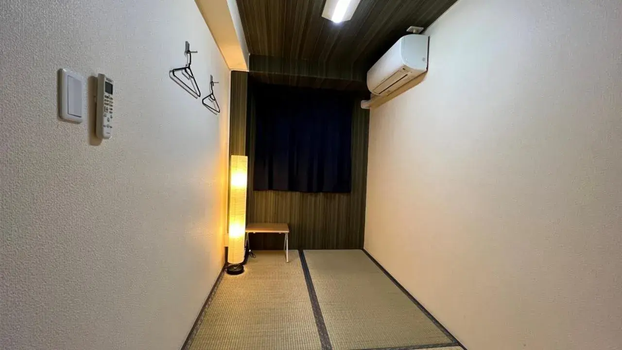 Japanese-Style Economy Twin Room with Shared Bathroom - single occupancy - Smoking in Hotel Sunplaza