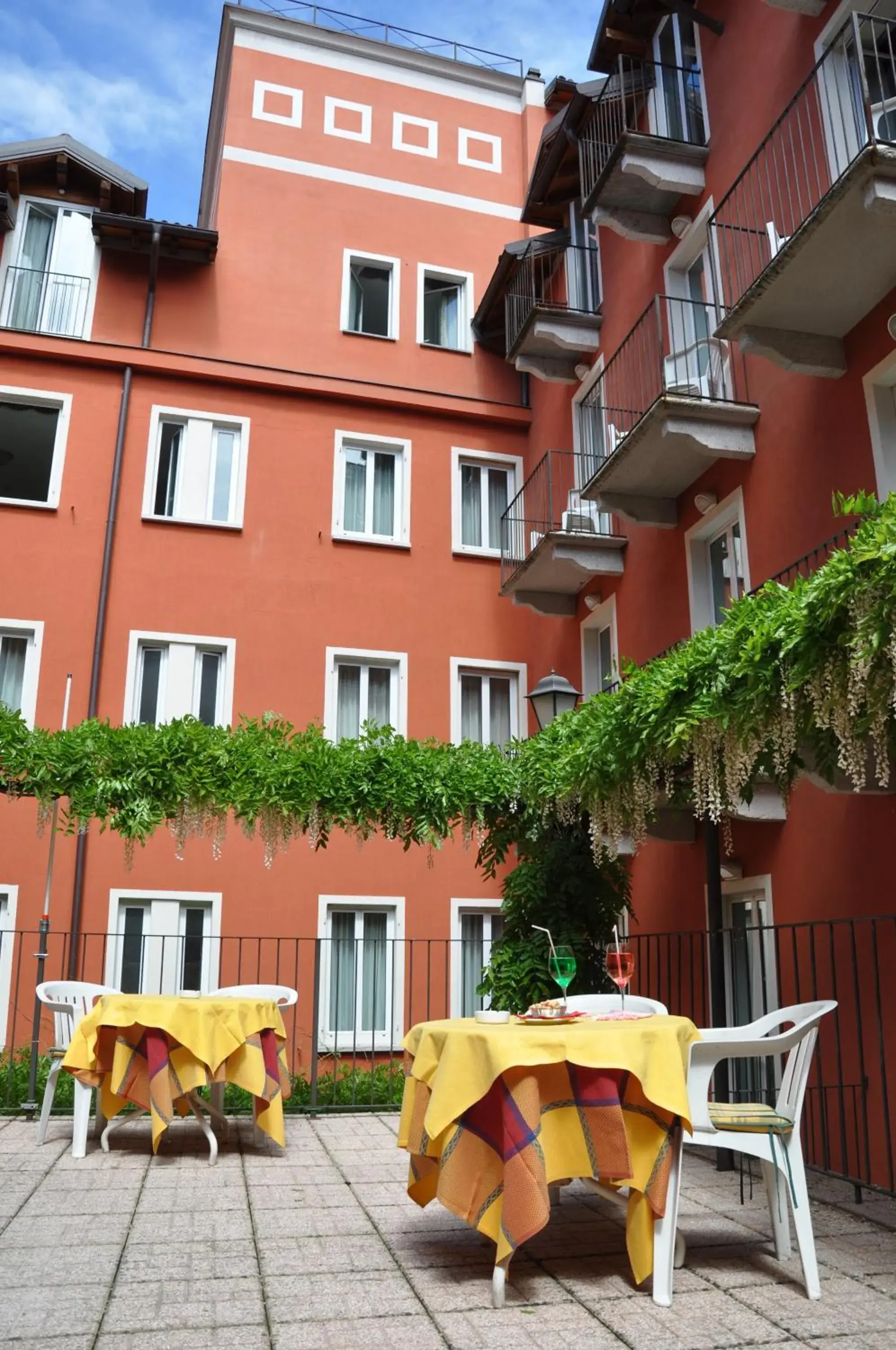Property building in Hotel Moderno