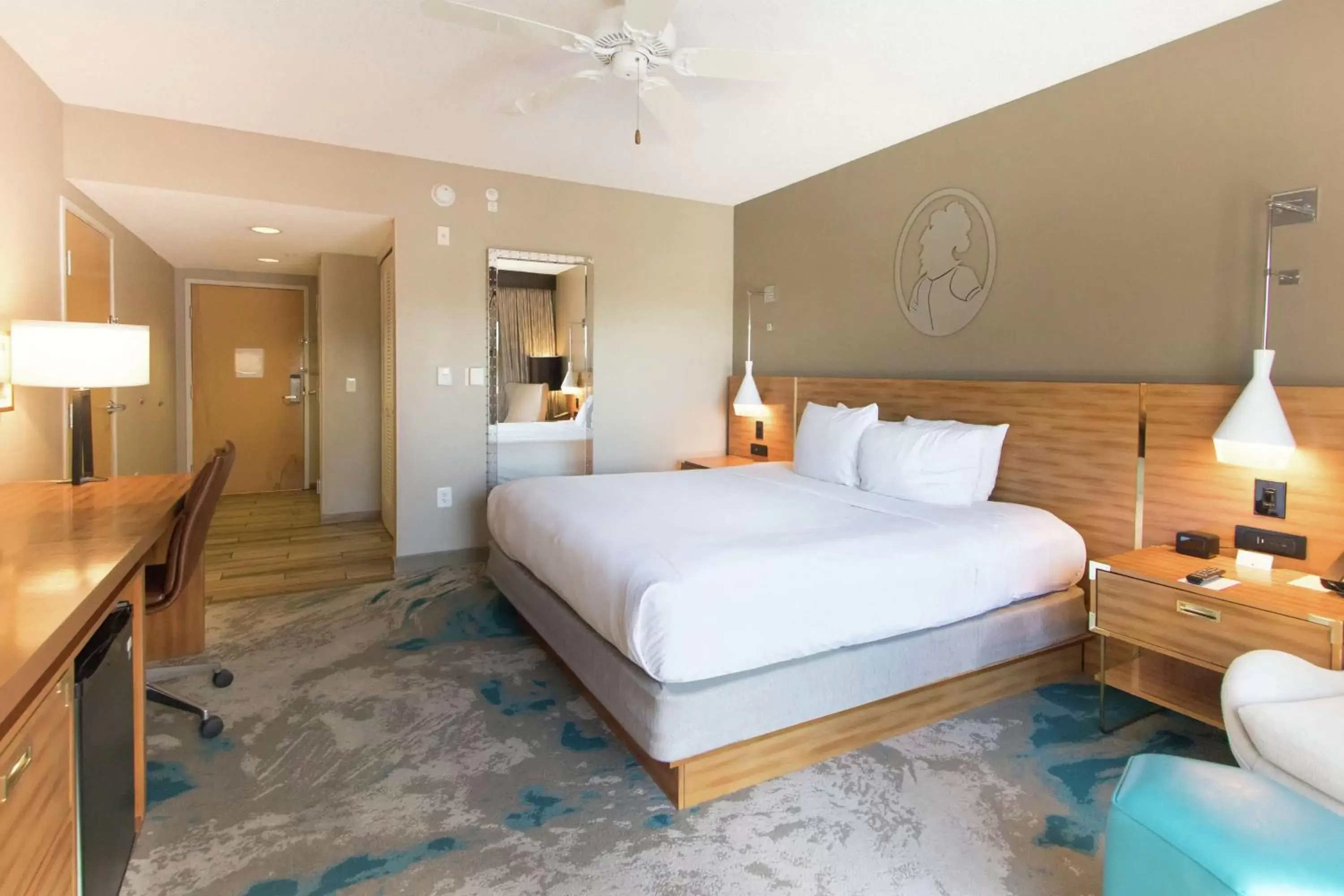 Bedroom, Bed in DoubleTree by Hilton Grand Key Resort