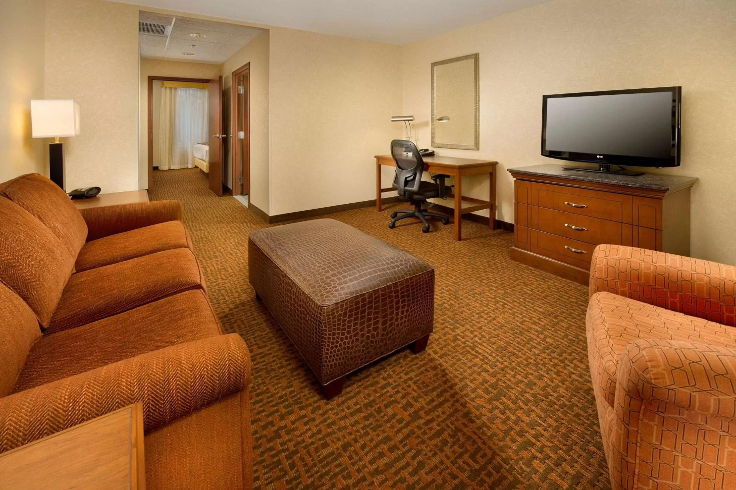 Photo of the whole room, Seating Area in Drury Inn & Suites Valdosta