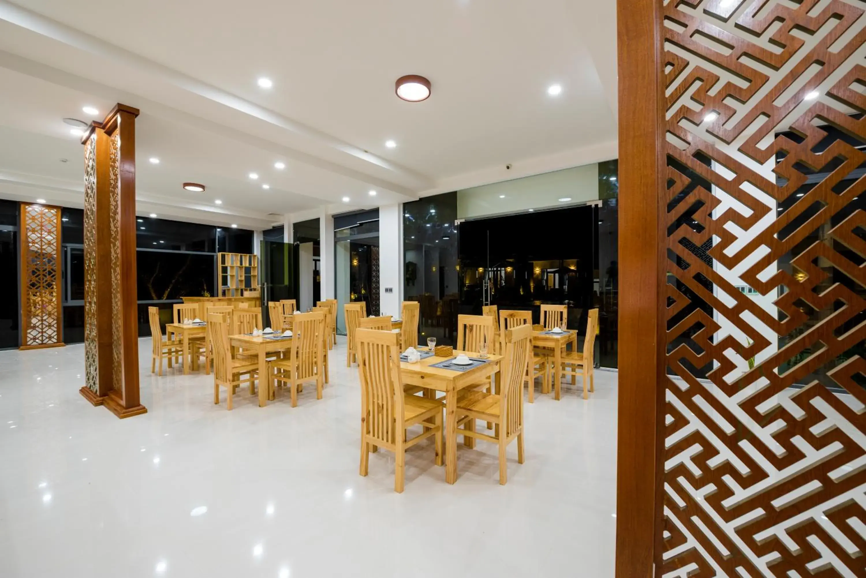 Restaurant/Places to Eat in Xuan Hien Resort