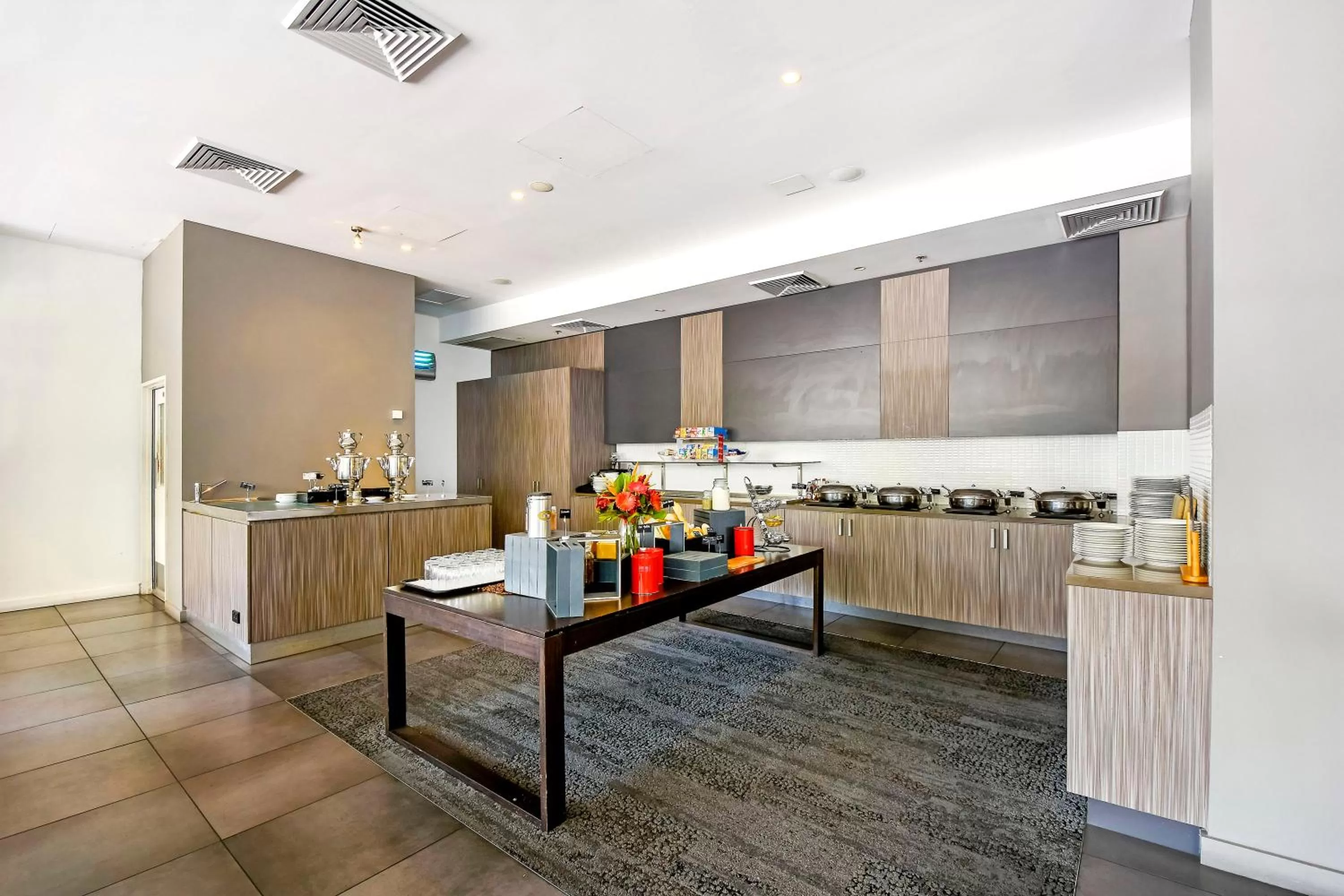 Restaurant/places to eat in Mantra Pandanas