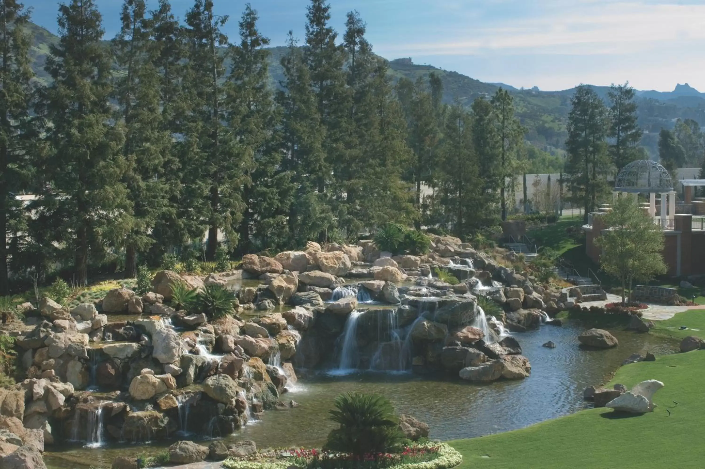 Deluxe King Room with Waterfall View in Four Seasons Hotel Westlake Village