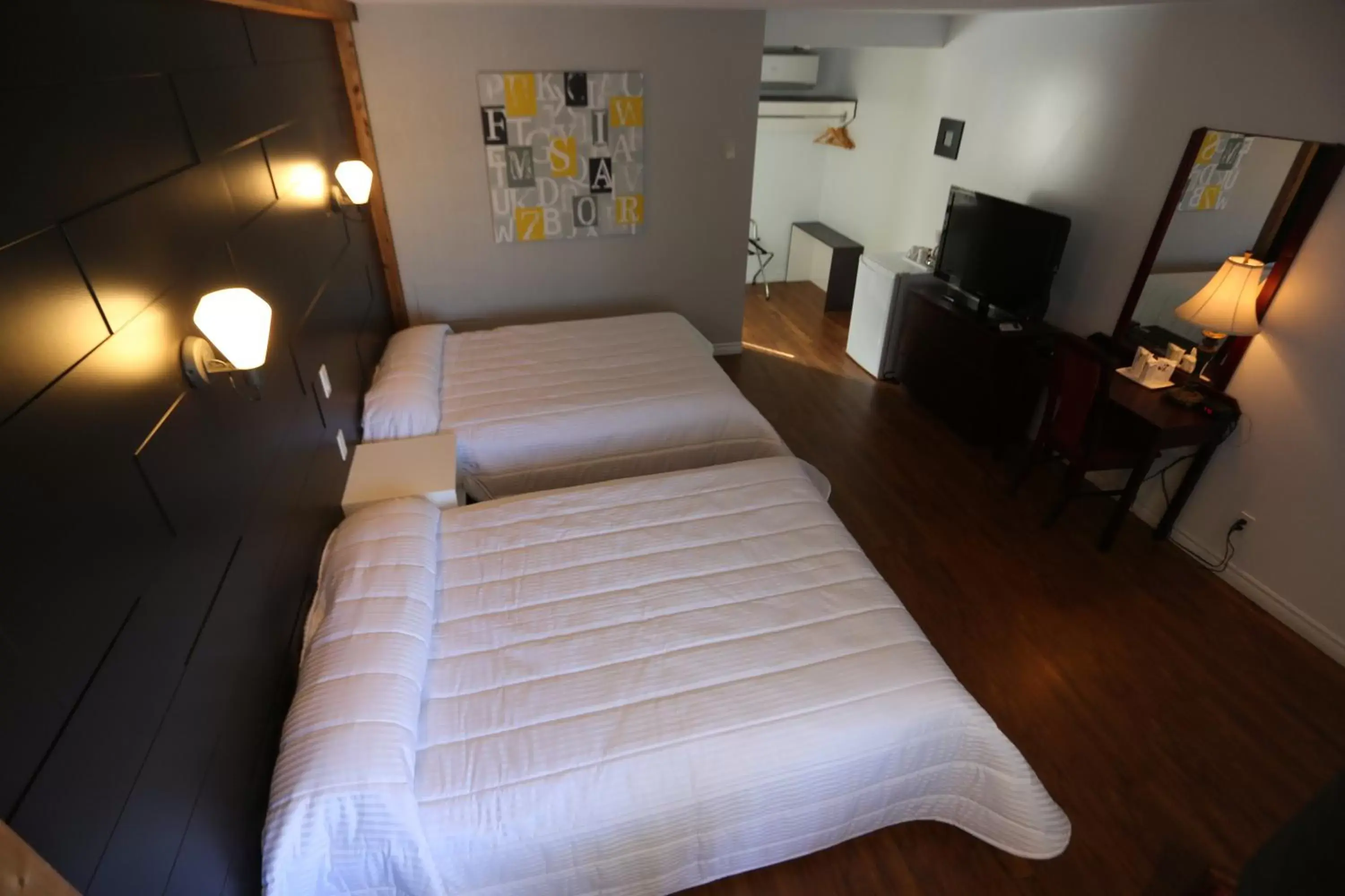 Photo of the whole room, Bed in Motel Le Riviera