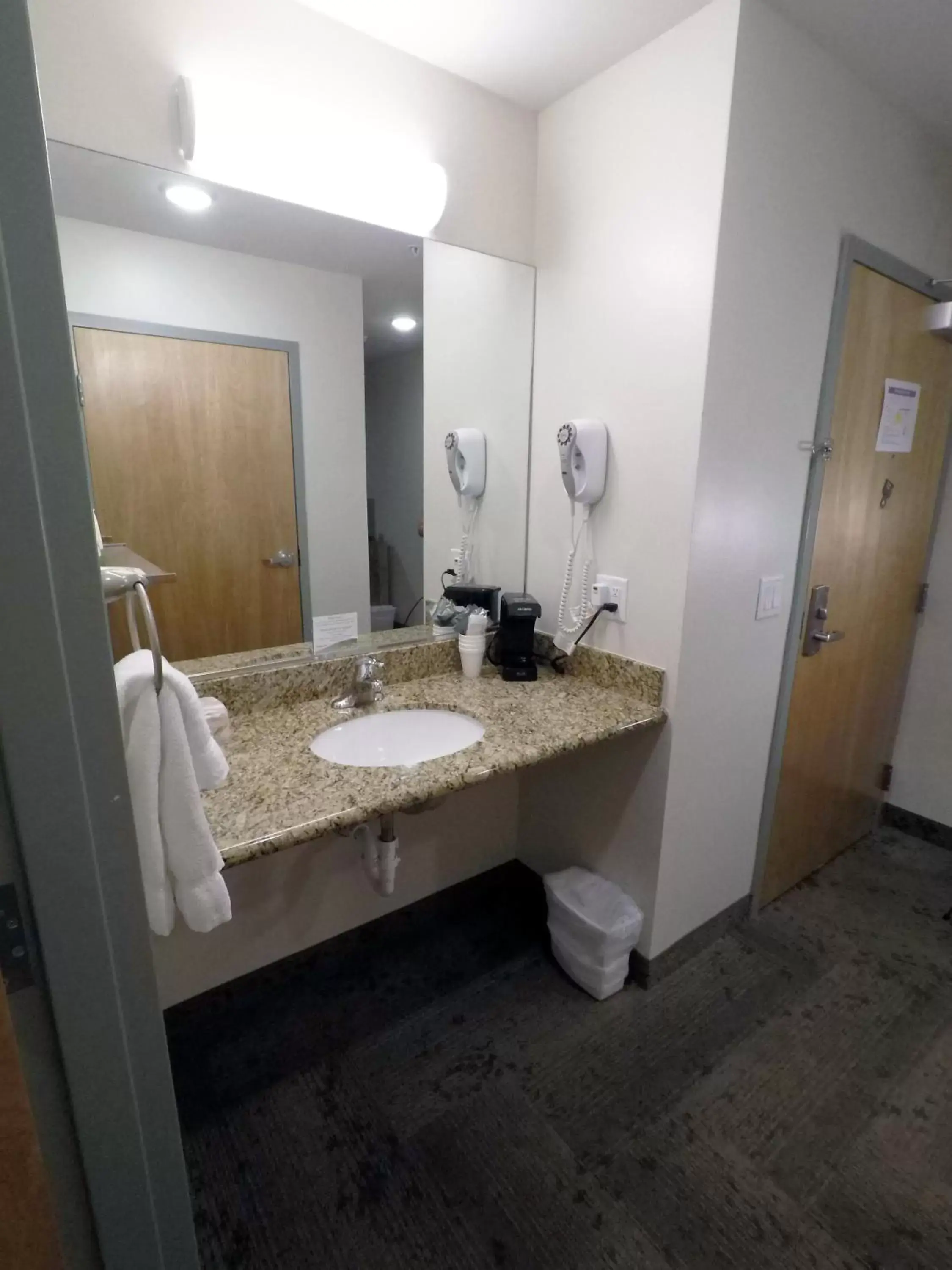 Bathroom in Bumbleberry Inn