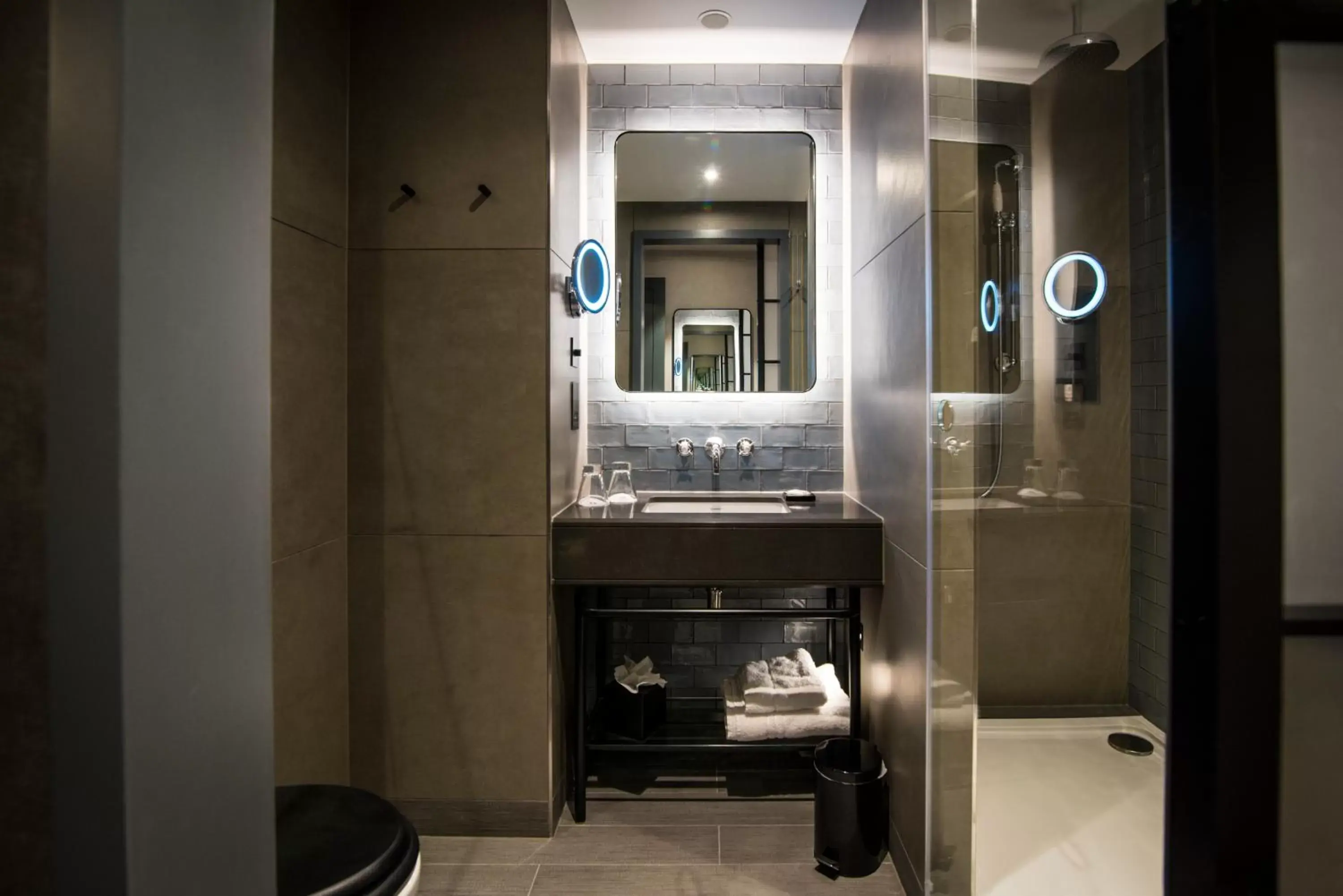 Bathroom in Clayton Hotel City of London