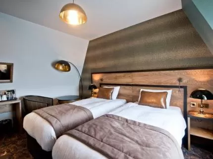 Shower, Bed in The Saltoun Inn