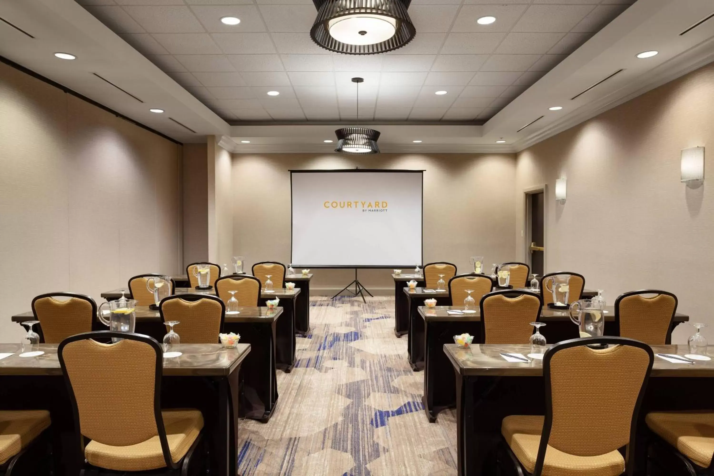 Meeting/conference room in Courtyard by Marriott Orlando Lake Buena Vista in the Marriott Village