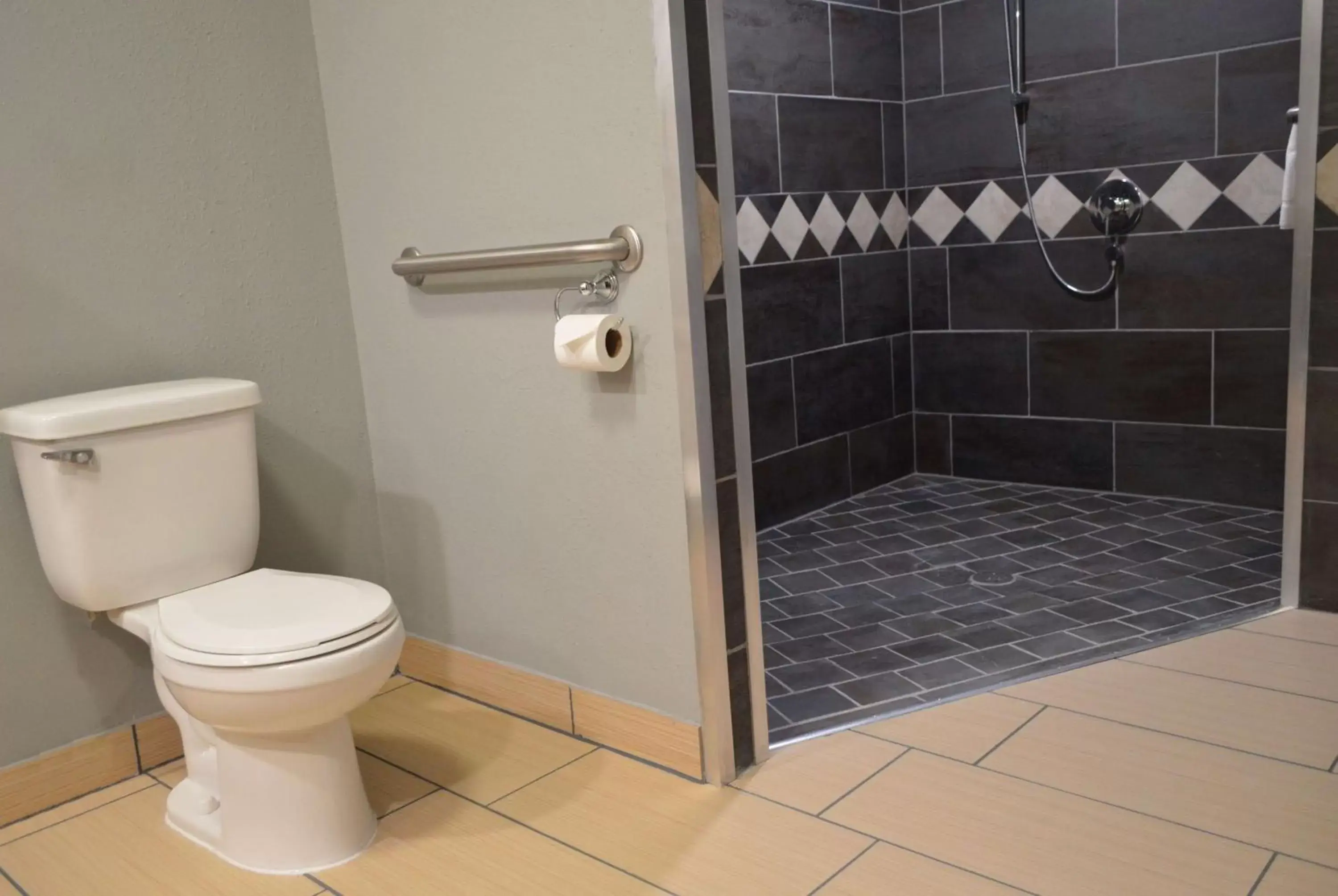 Bathroom in La Quinta by Wyndham Rochester Mayo Clinic Area South