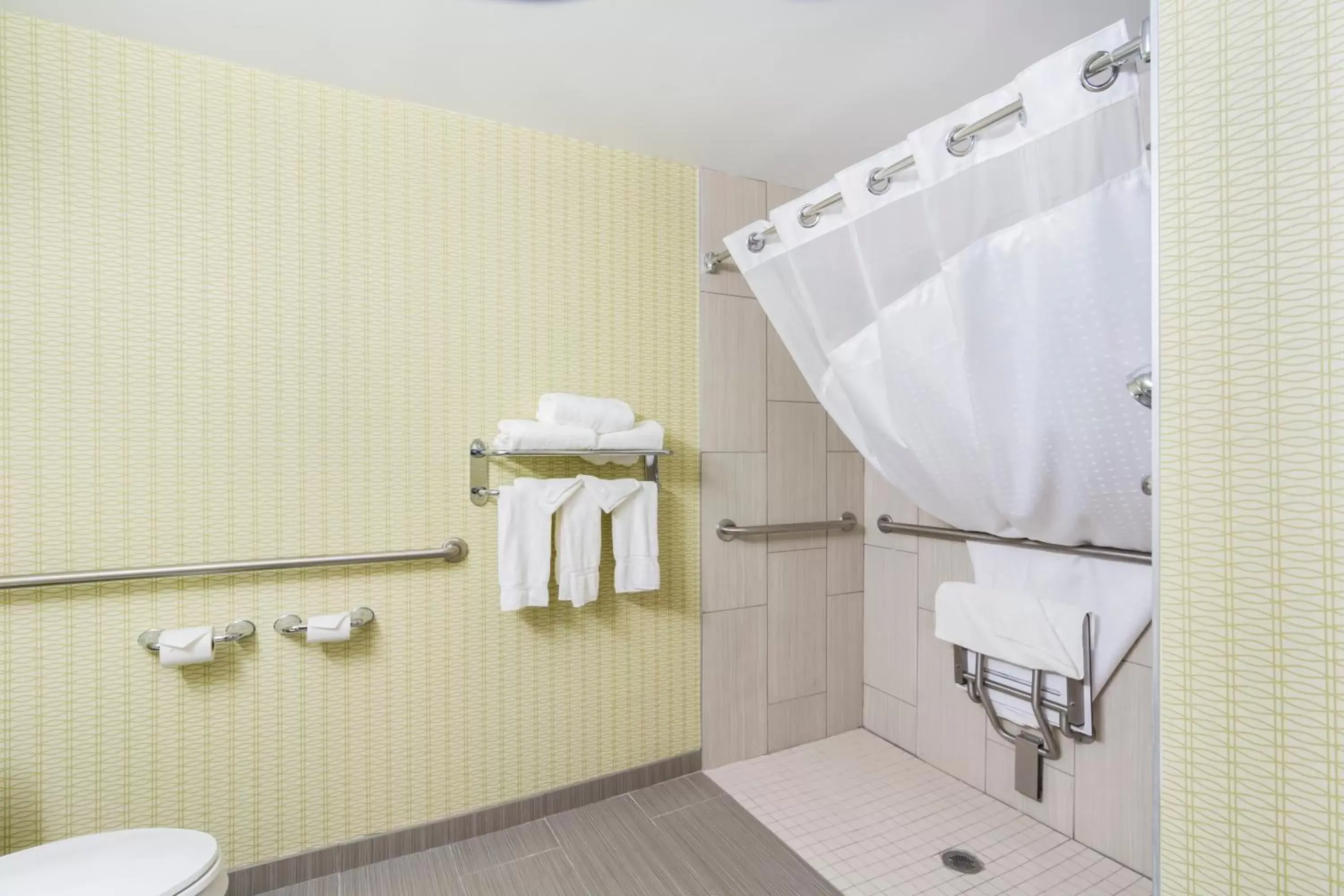 Bathroom in Clarion Hotel & Conference Center Sherwood Park