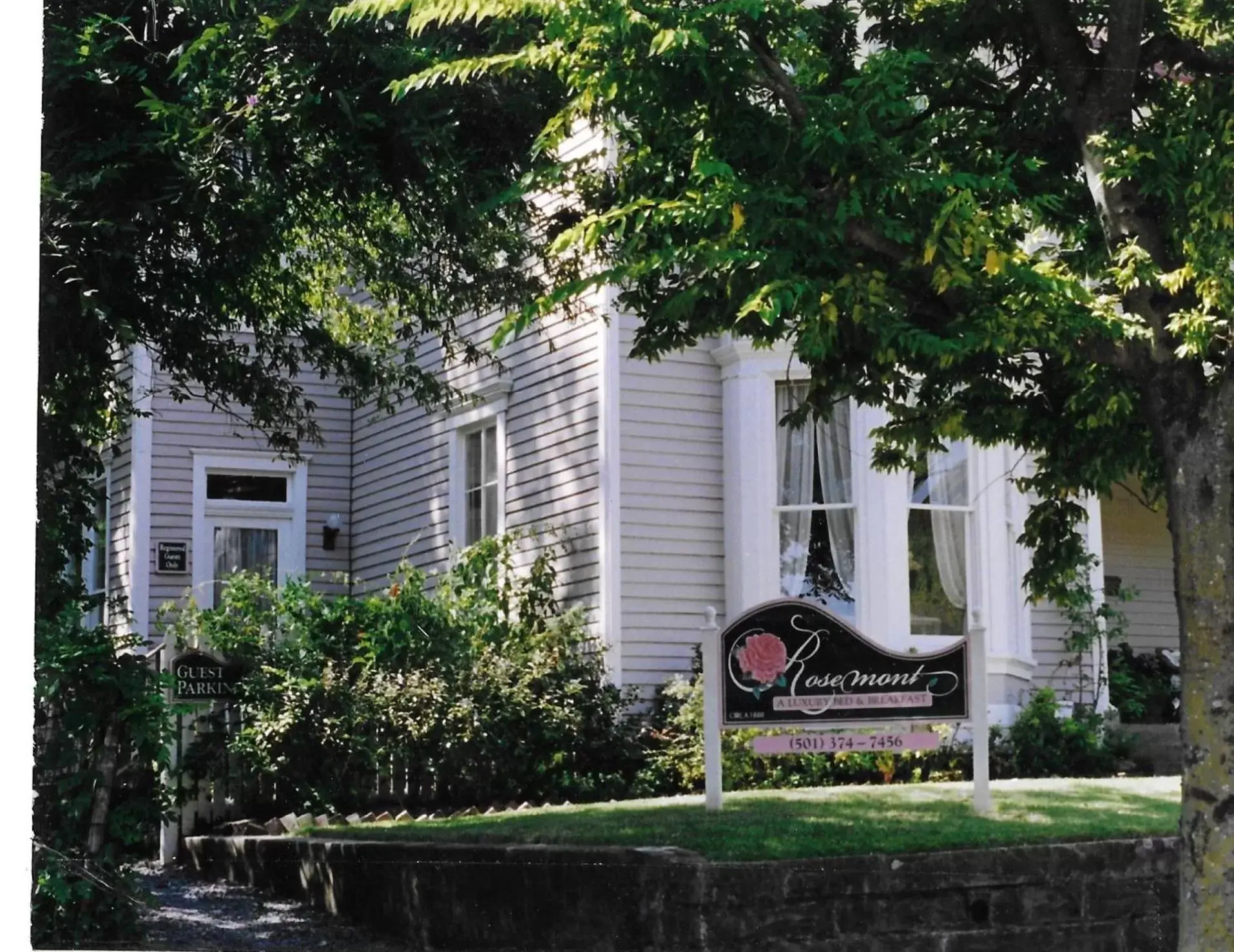 Property Building in Rosemont B&B Cottages