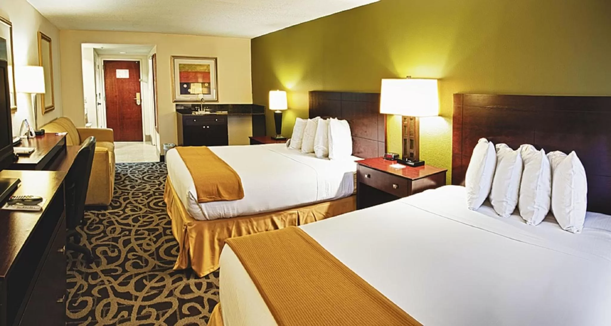 Photo of the whole room, Bed in Murfreesboro Central Hotel