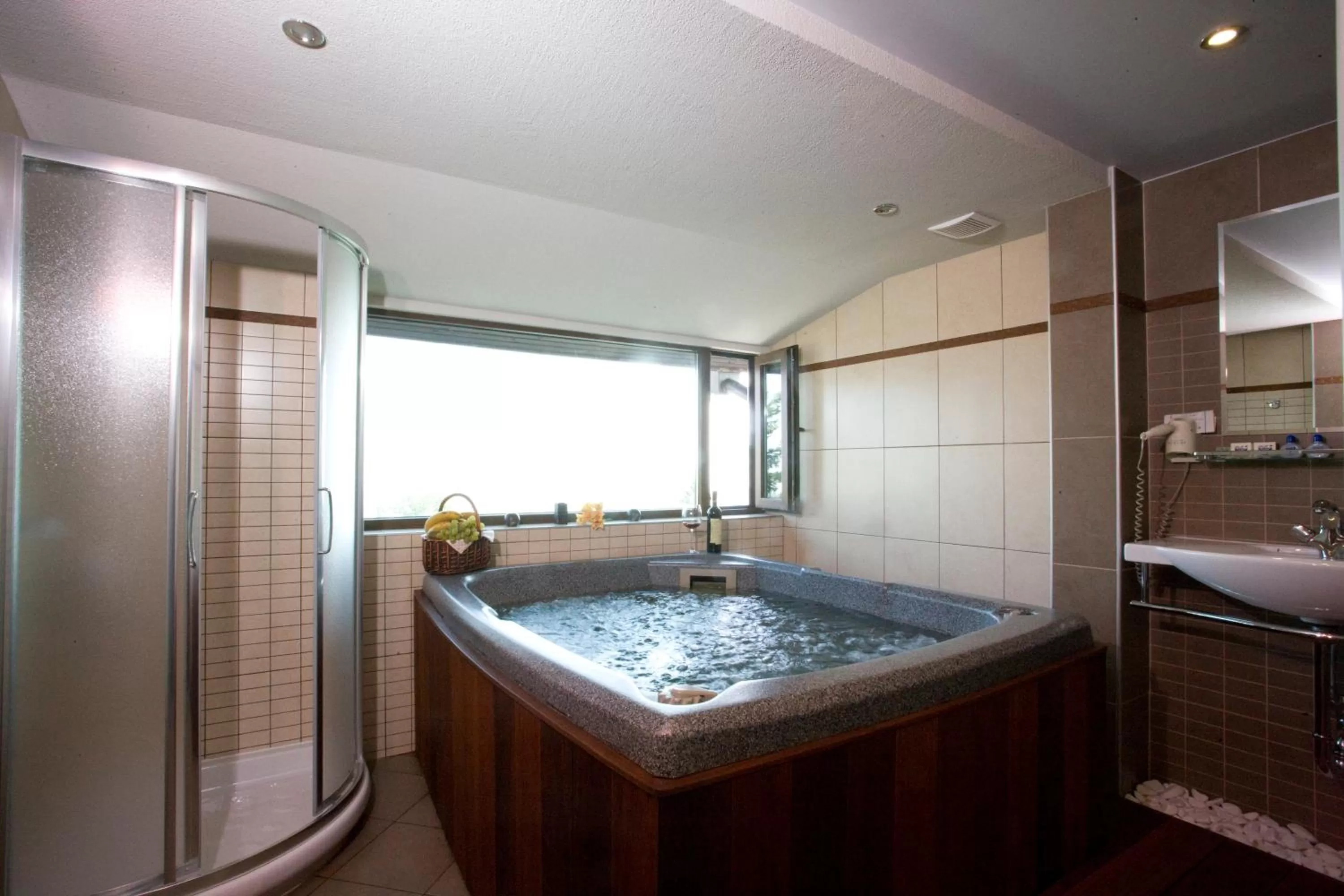 Hot Tub in Edi Hotel