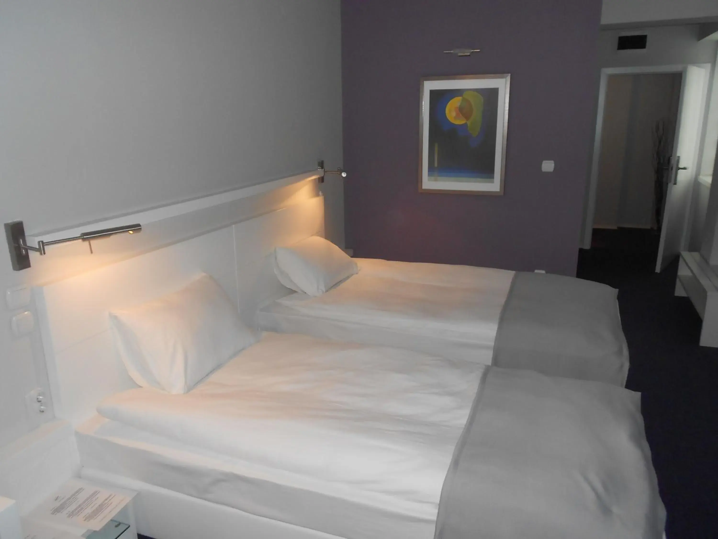 Bed in Leonardo Hotel