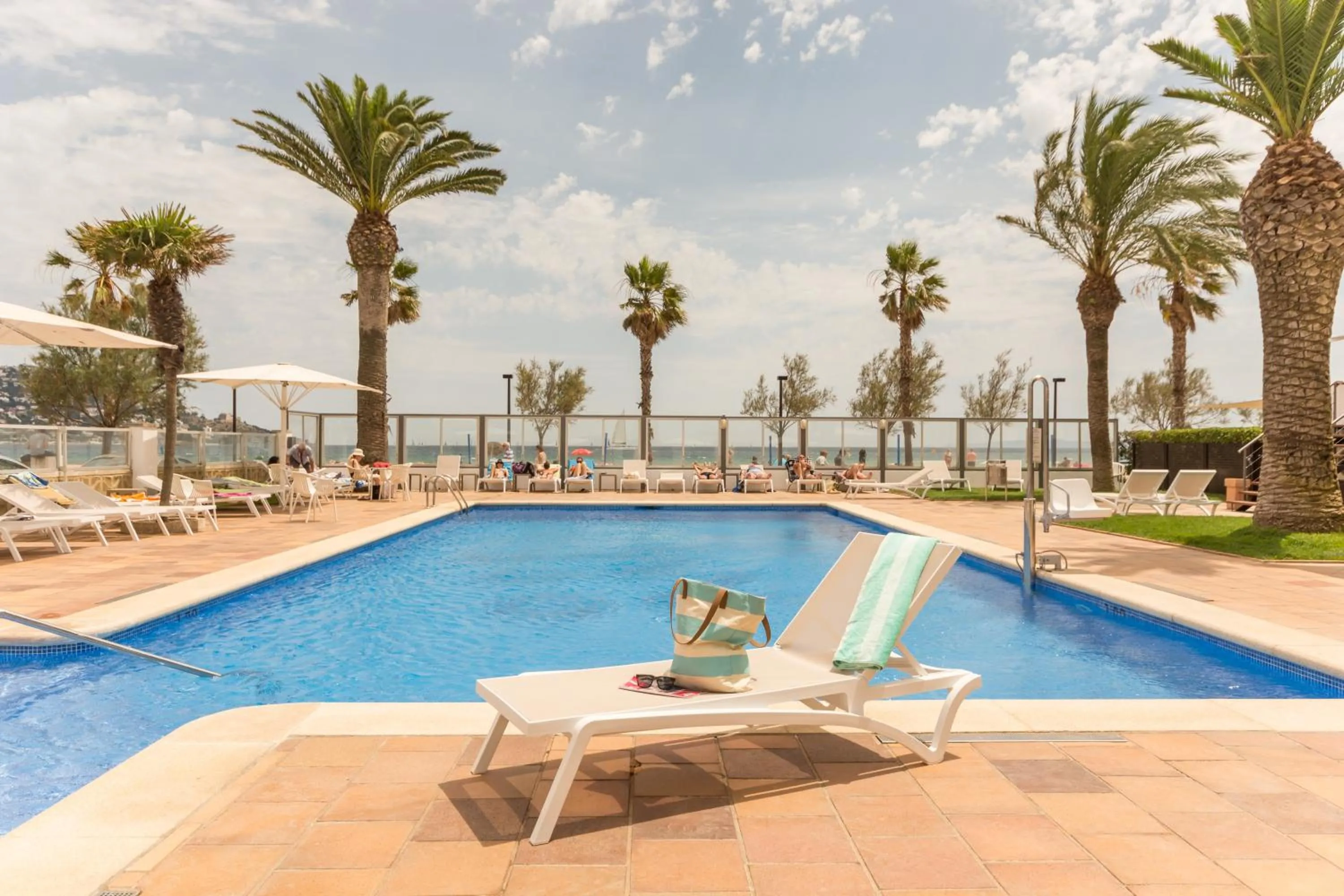 Swimming pool in Hotel Monterrey Roses by Pierre & Vacances