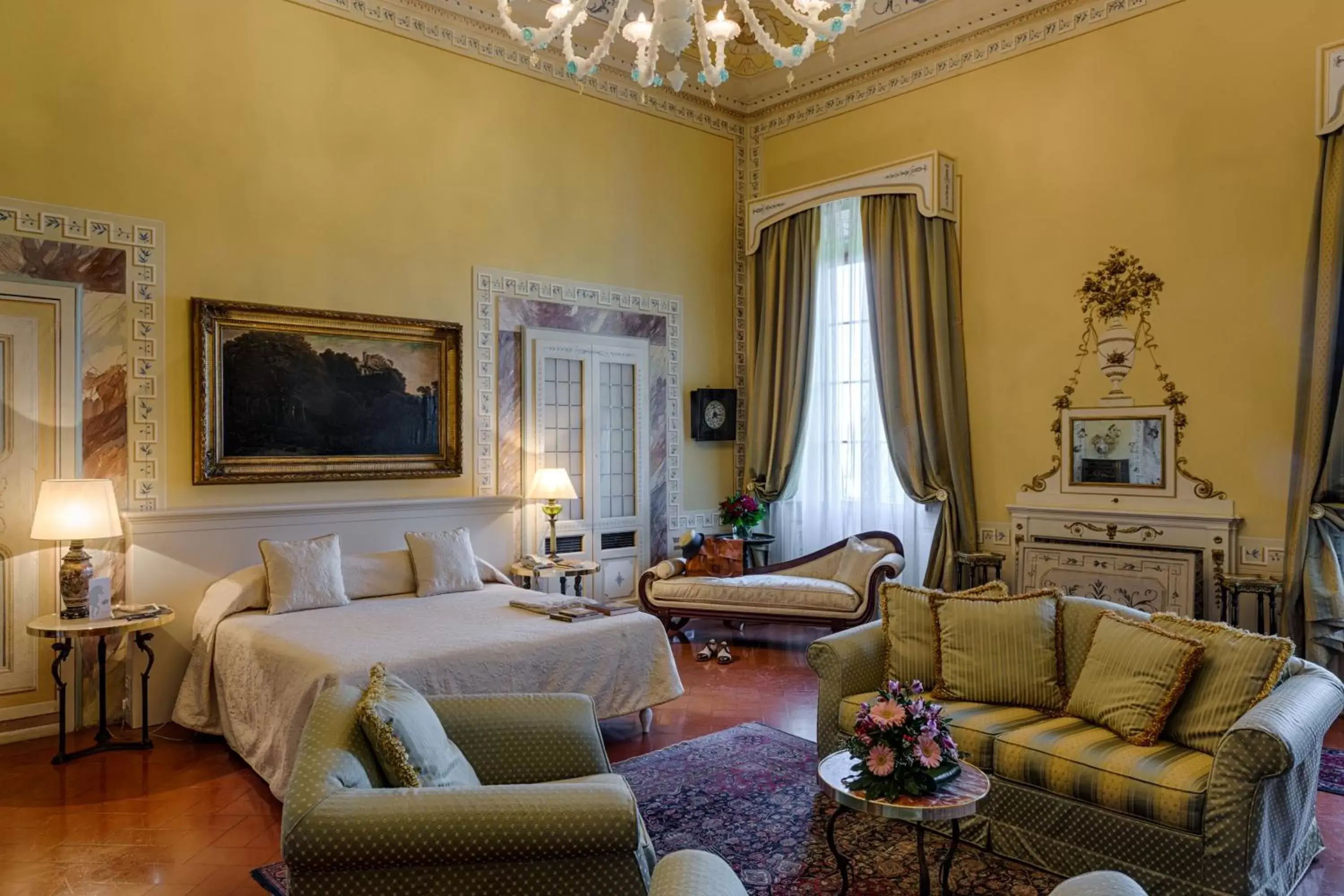Photo of the whole room, Seating Area in Villa Olmi Firenze