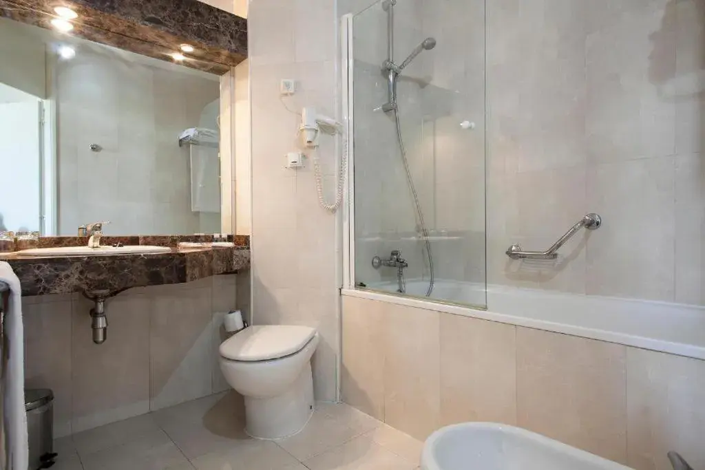 Bathroom in Crisol Quality Reus