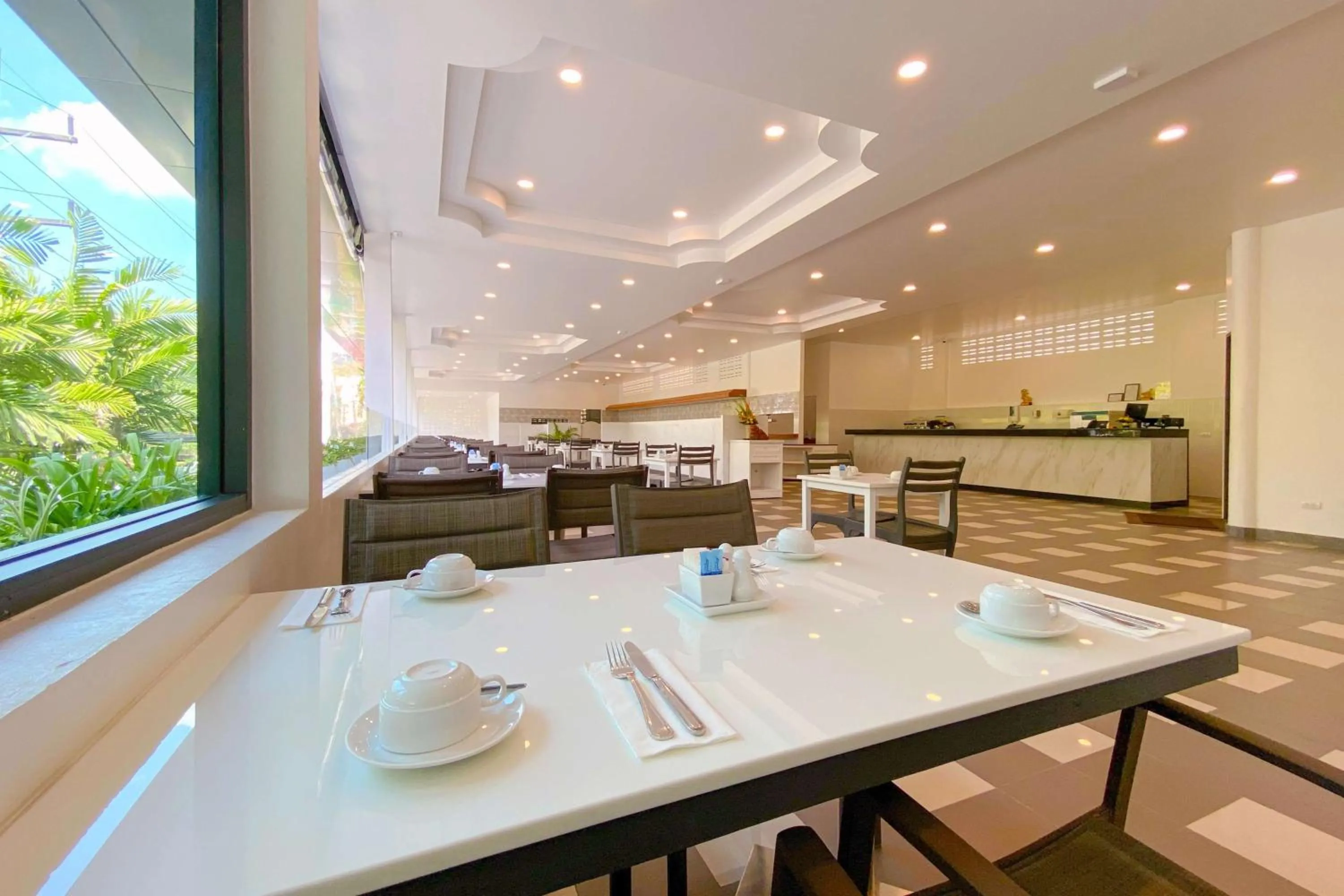 Restaurant/places to eat in Best Western Phuket Ocean Resort