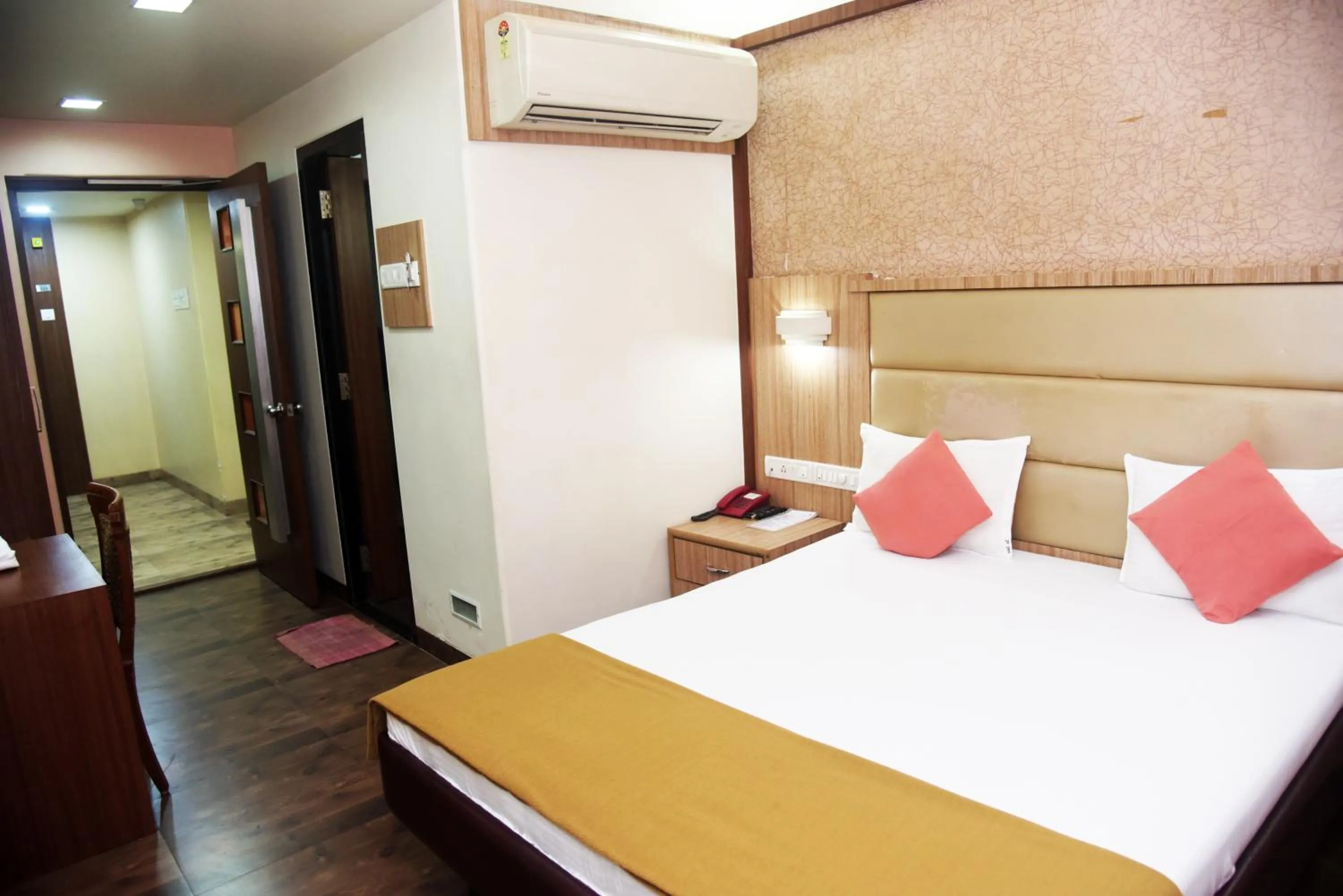 Bedroom in Hotel Indiana Inn