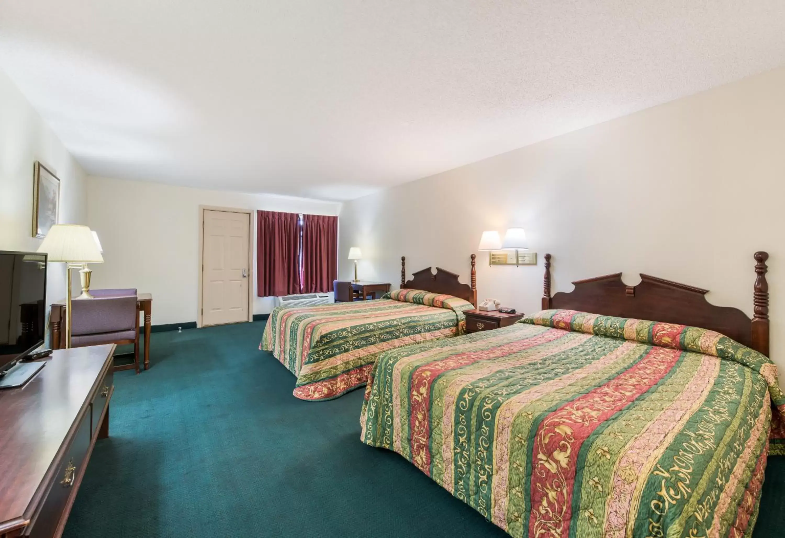 Bed in LeConte Motor Lodge A Ramada by Wyndham