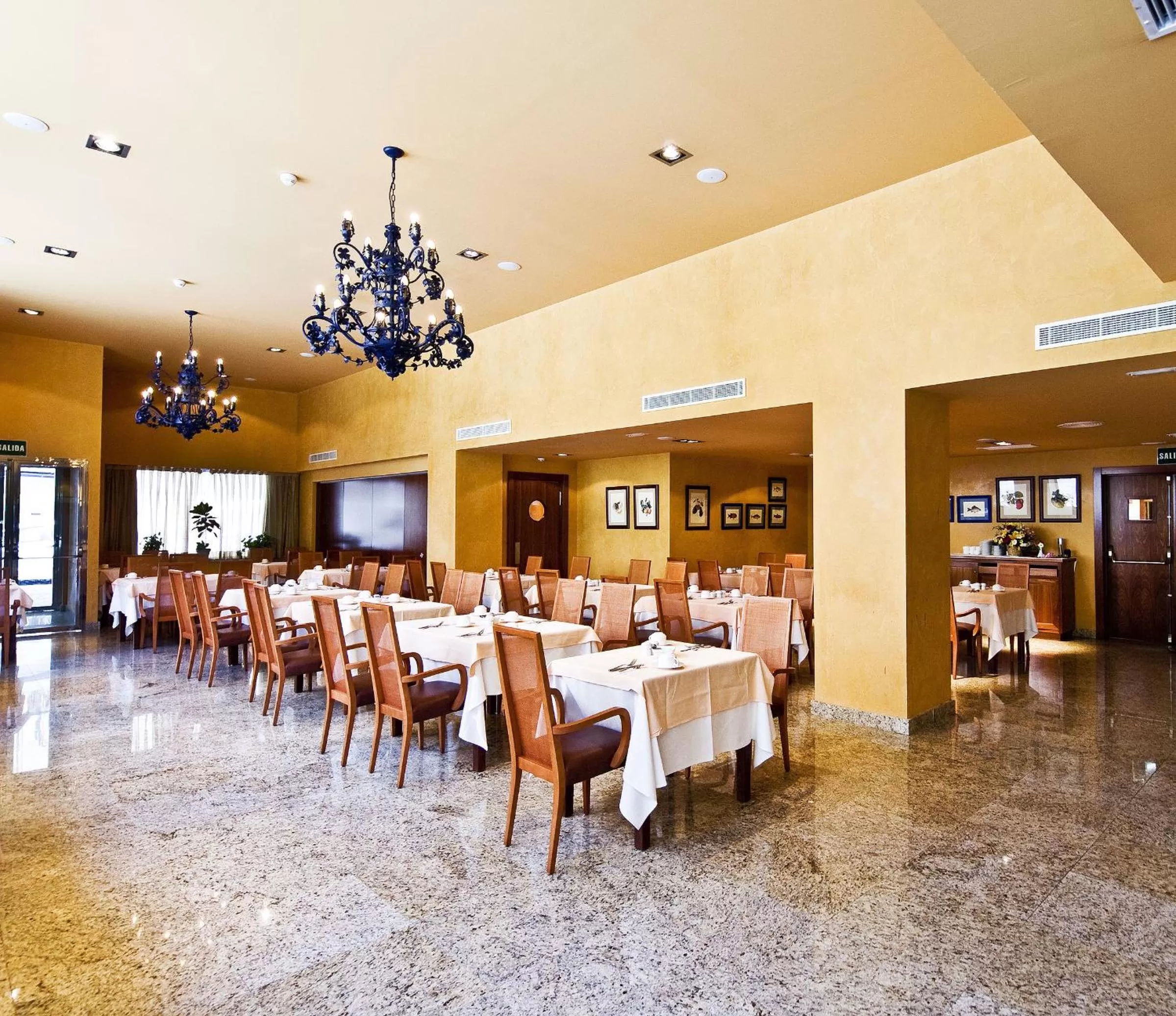 Restaurant/places to eat in Senator Granada