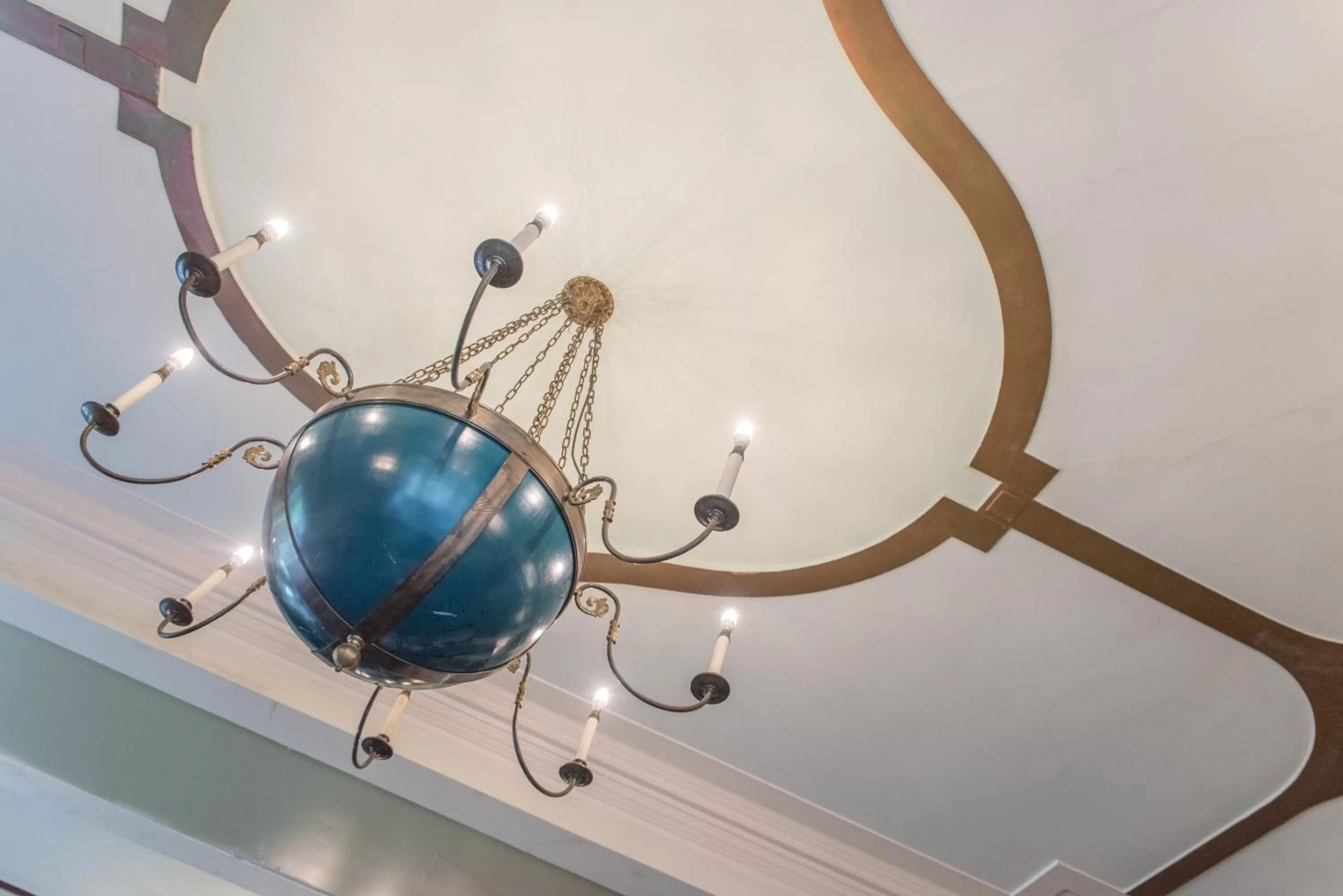 Restaurant/places to eat in Cairn Hotel