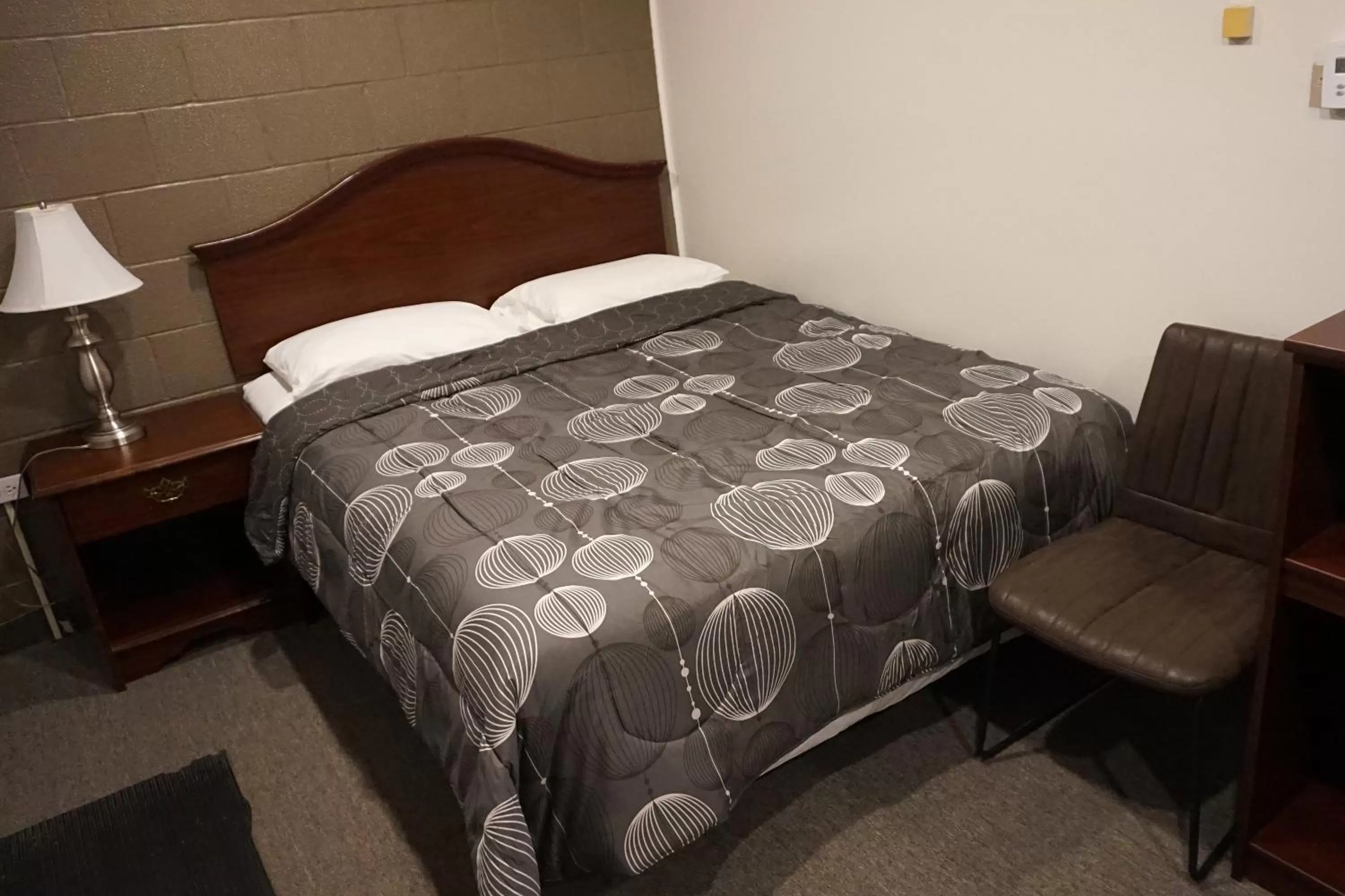 Bed in Caravel Motel