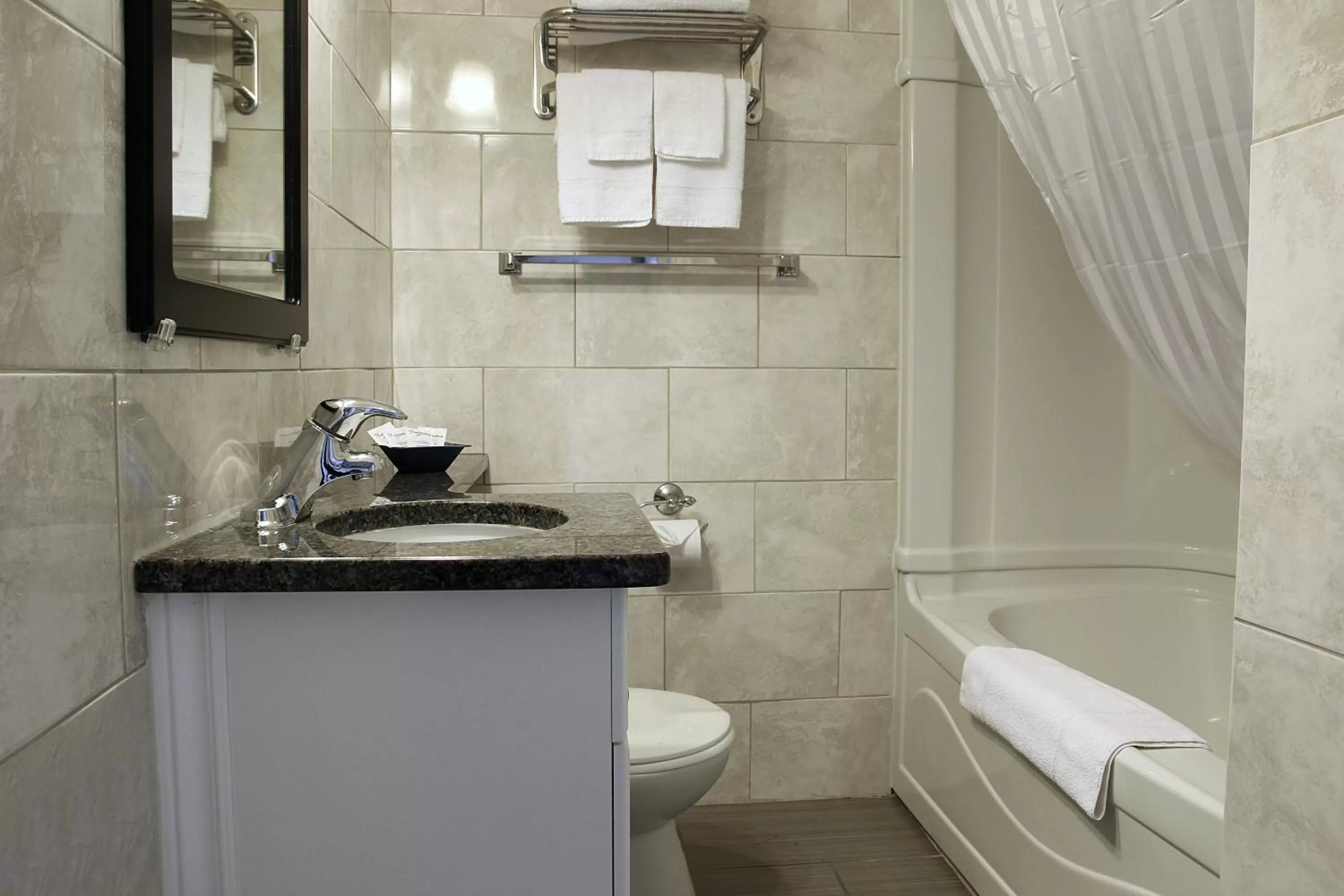 Perth Plaza Inn & Suites