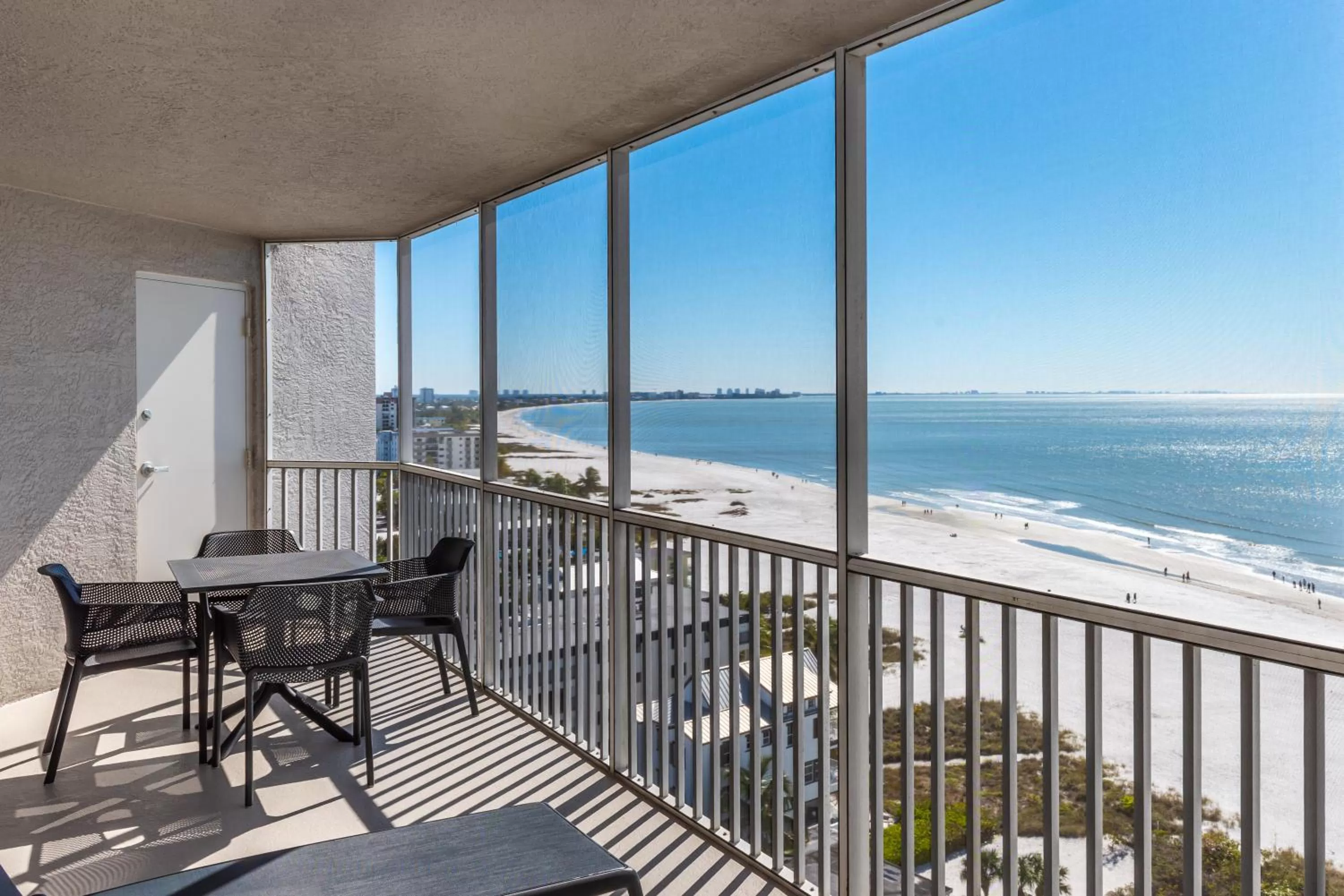 Pool Beach View One Bedroom Deluxe Suite in Diamond Head Beach Resort