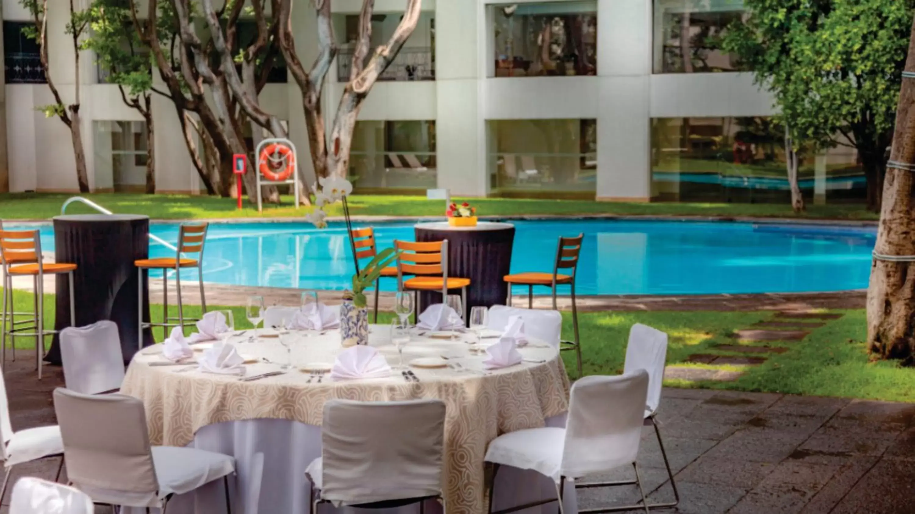 Meeting/conference room, Swimming Pool in Presidente Intercontinental Puebla, an IHG Hotel