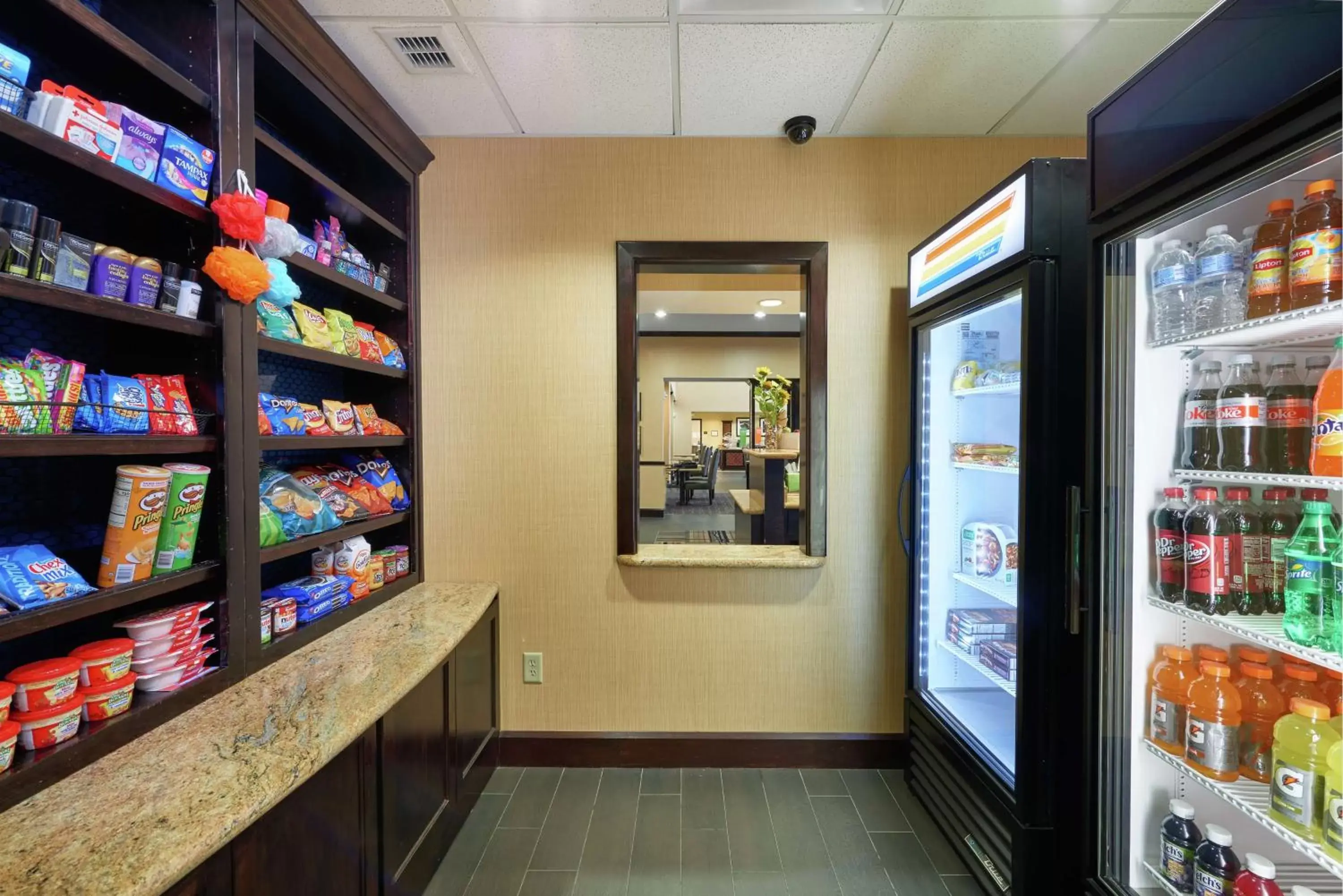 Restaurant/places to eat, Supermarket/Shops in Hampton Inn Sweetwater