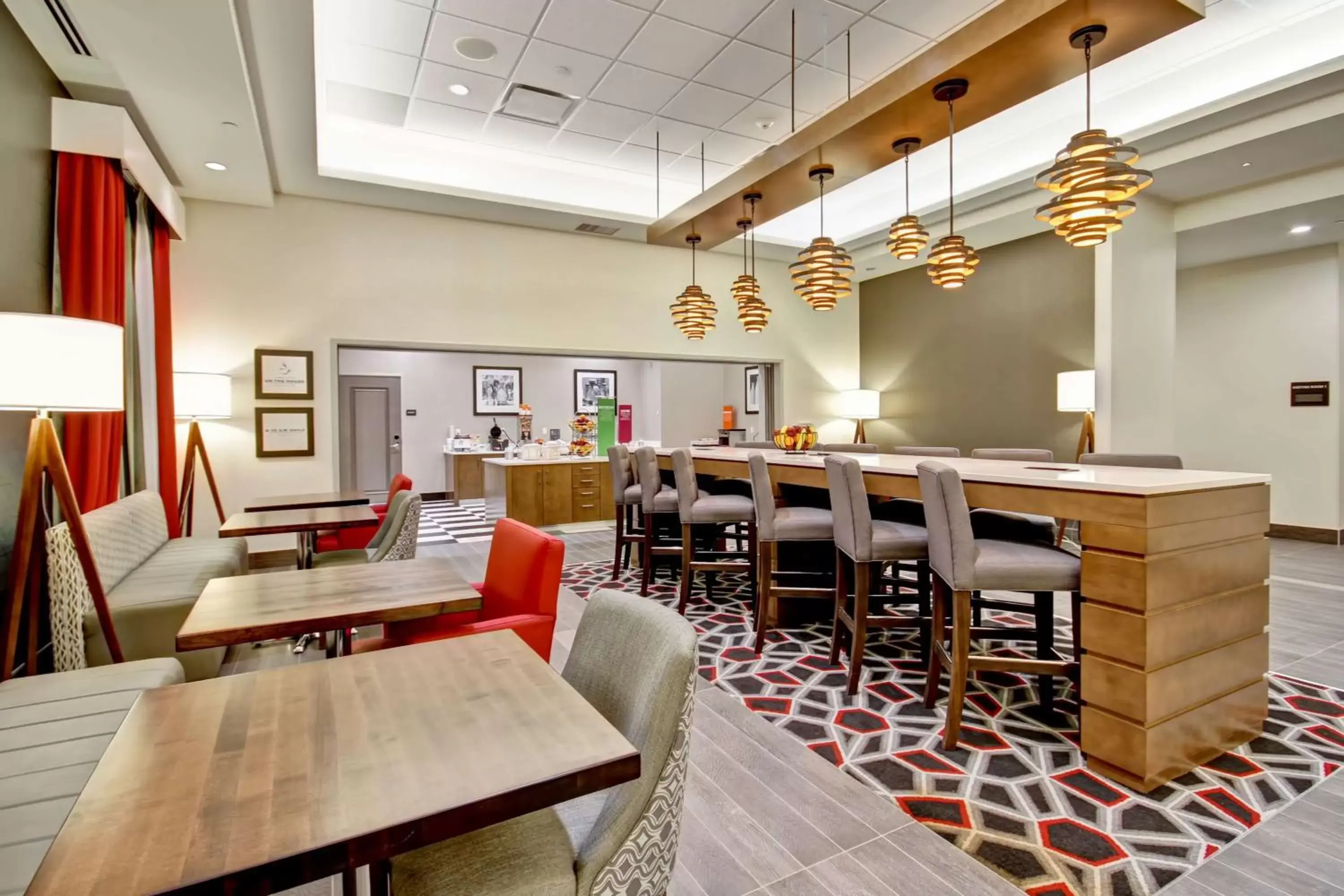 Dining area, Restaurant/Places to Eat in Hampton Inn & Suites - Medicine Hat