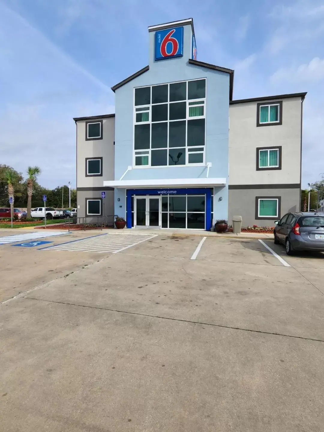 Property building in Motel 6-Biloxi, MS - Beach Property building in Motel 6-Biloxi, MS - Beach